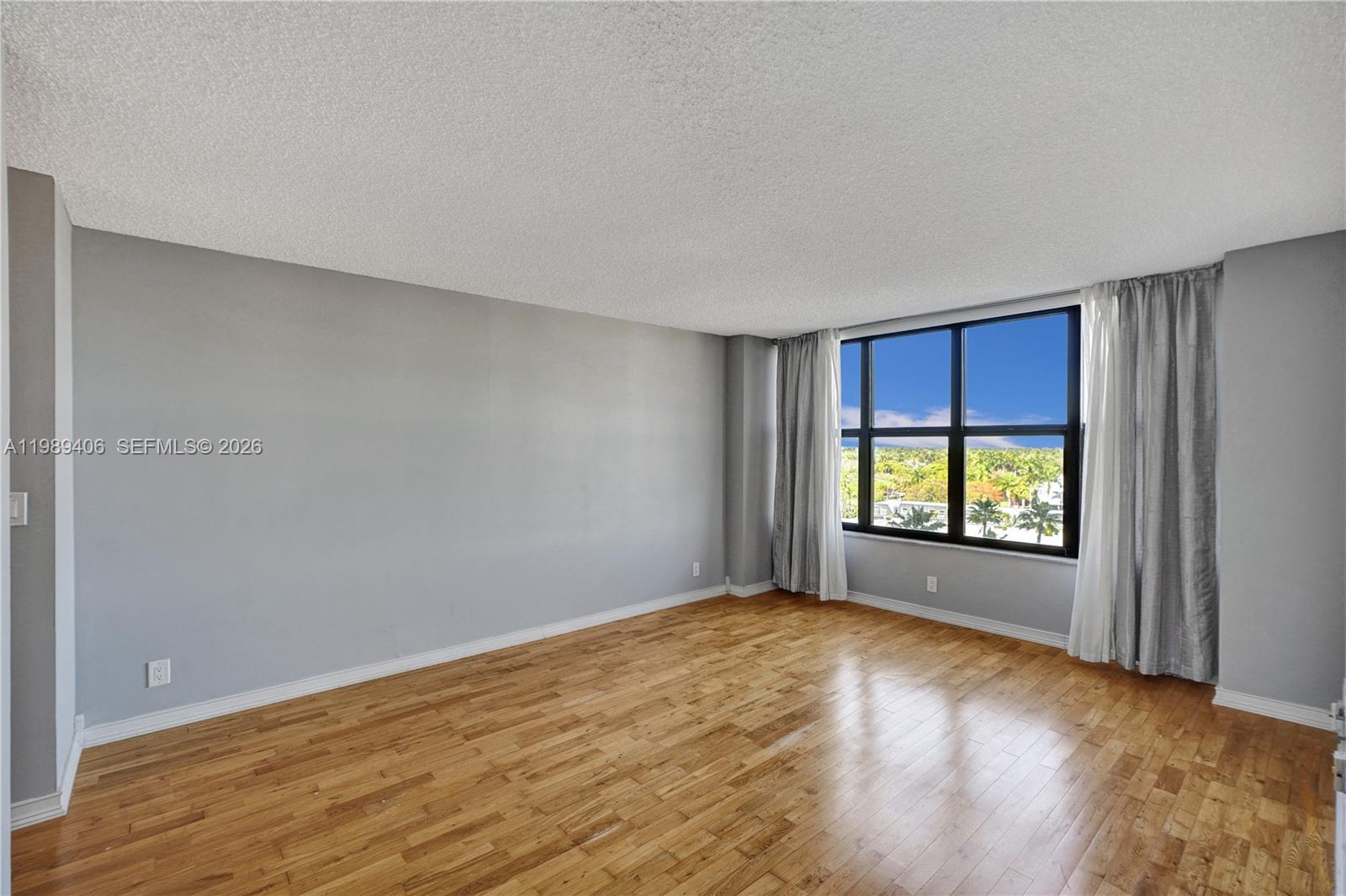 2500 Parkview Dr # 808