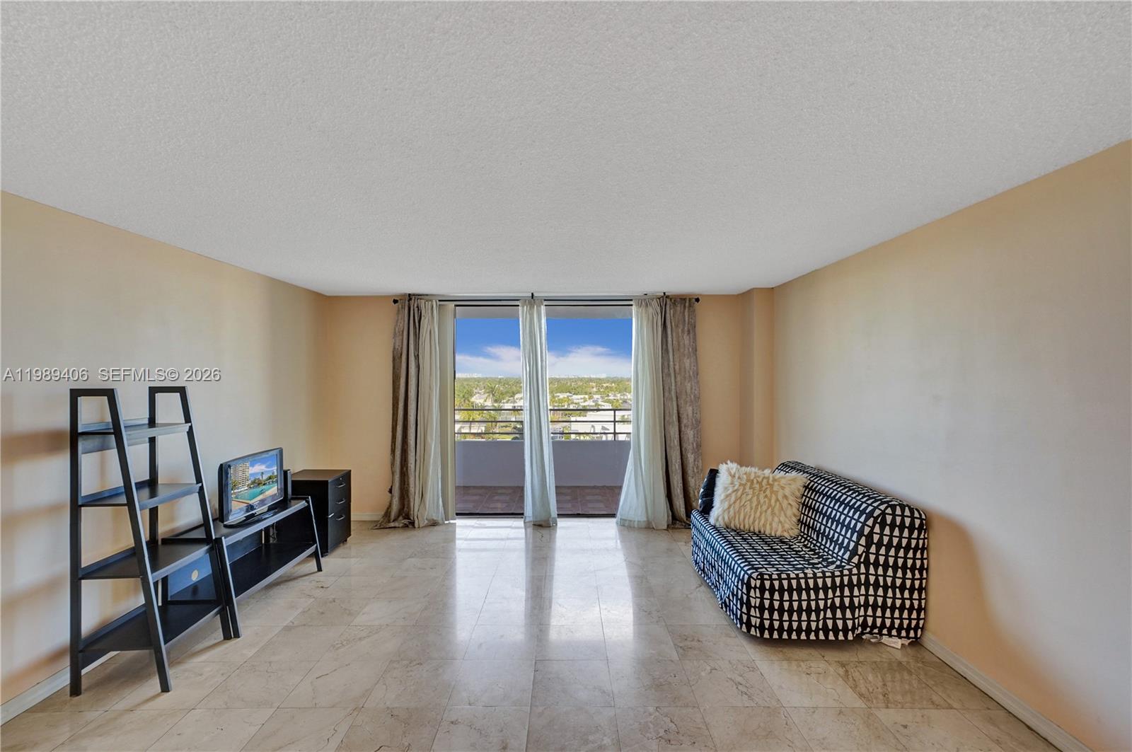 2500 Parkview Dr # 808