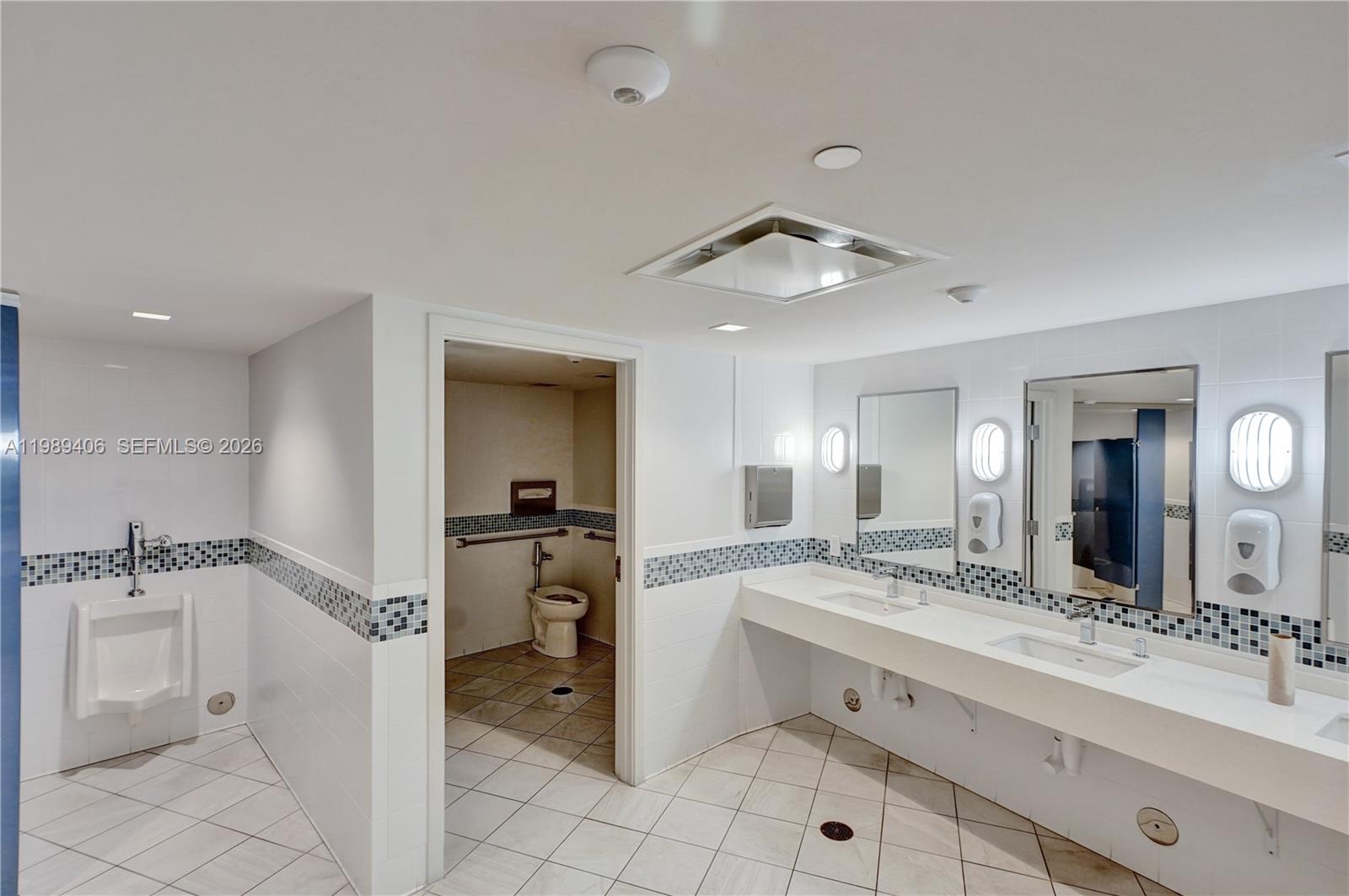 2500 Parkview Dr # 808