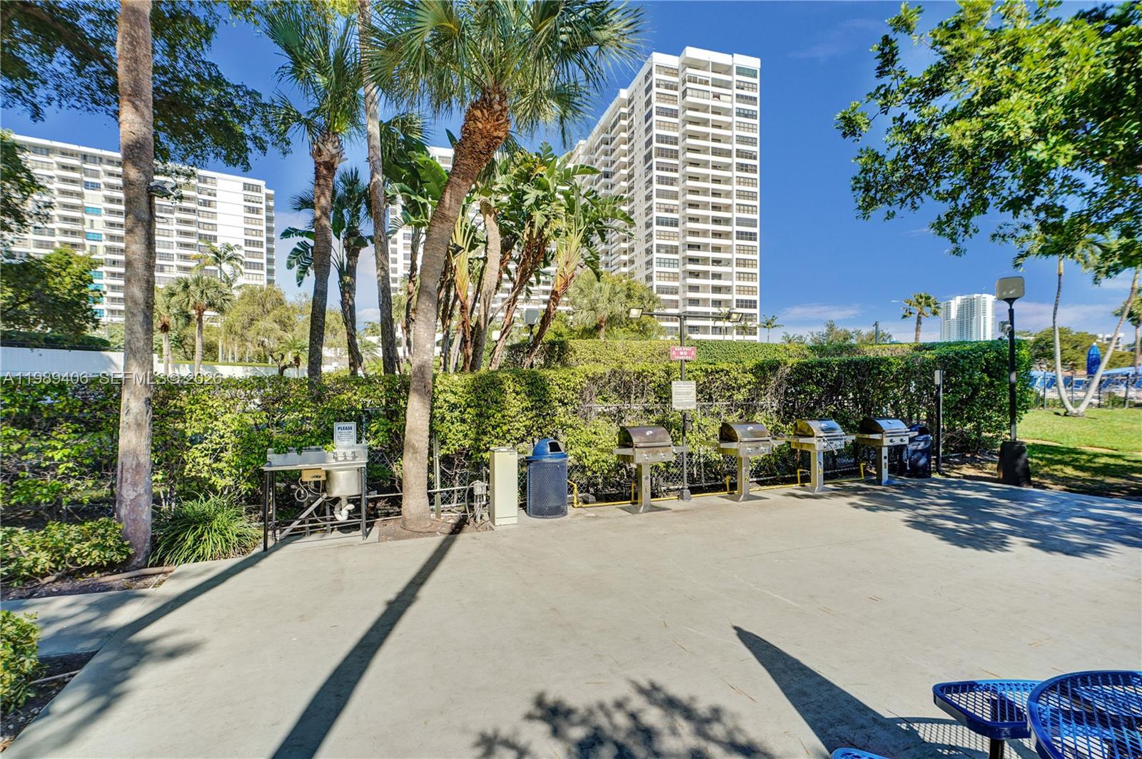 2500 Parkview Dr # 808