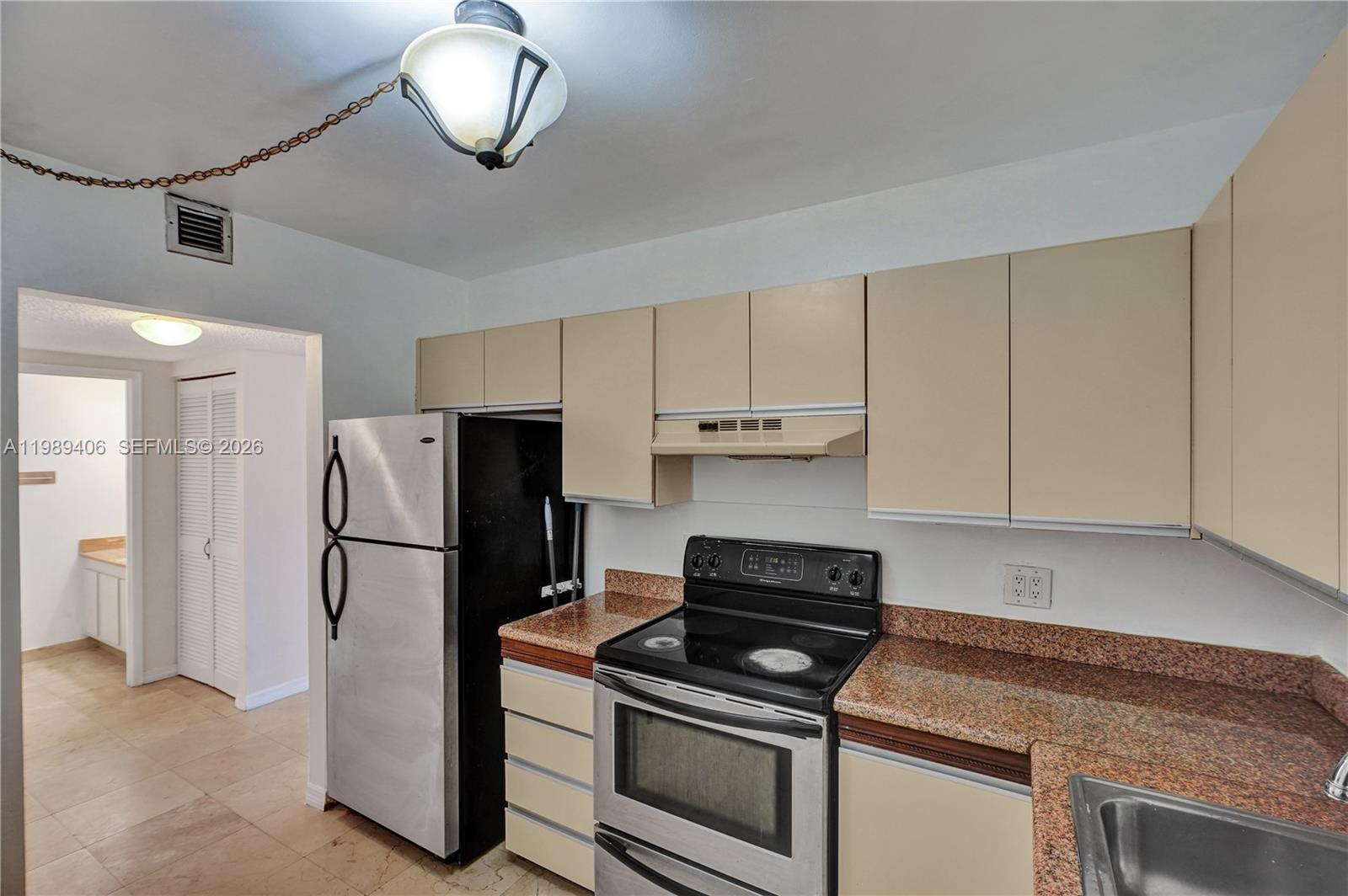 2500 Parkview Dr # 808
