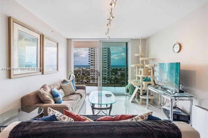 3020 NE 32nd Ave # 1013