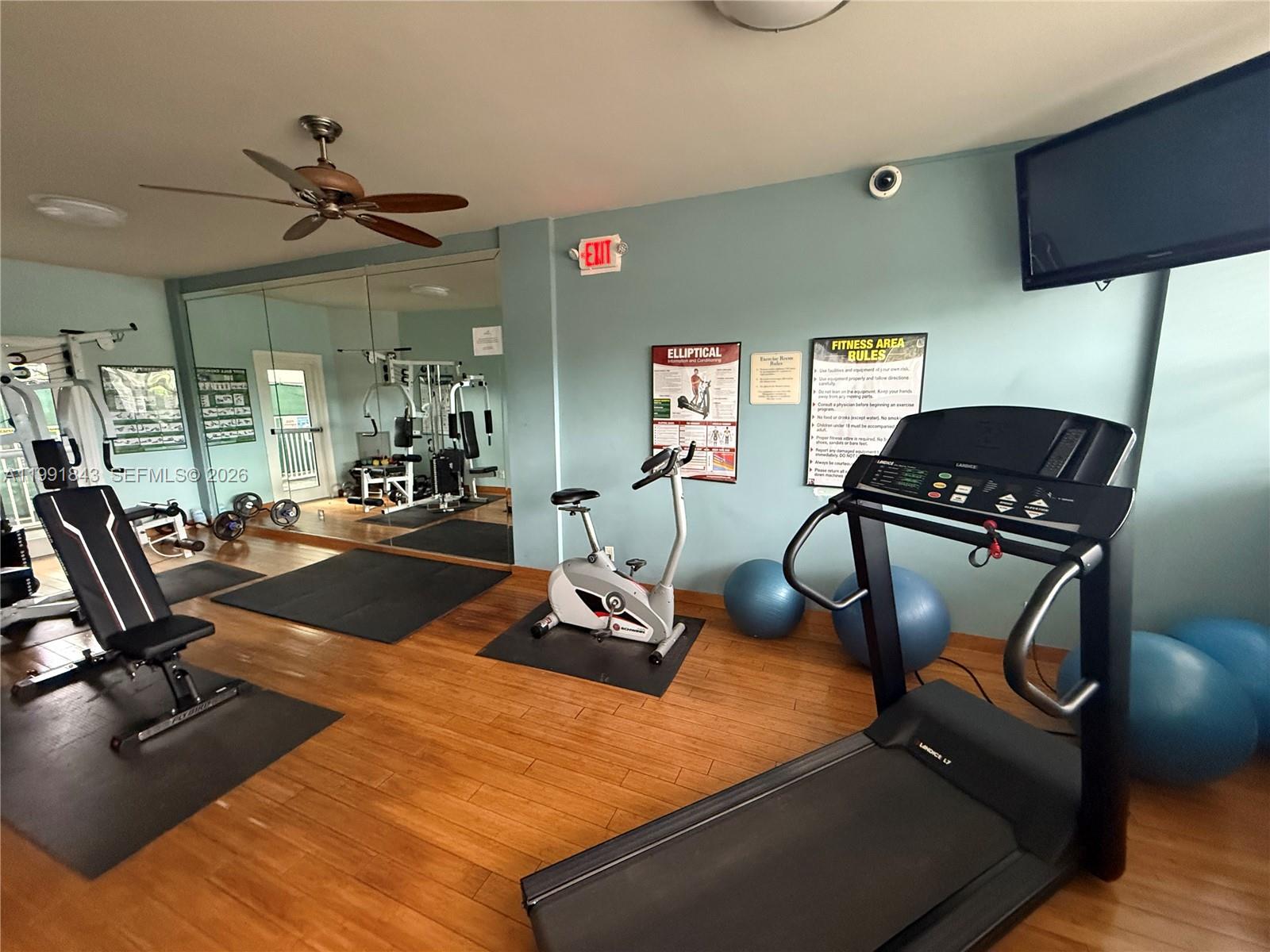 3250 NE 28th St # 212