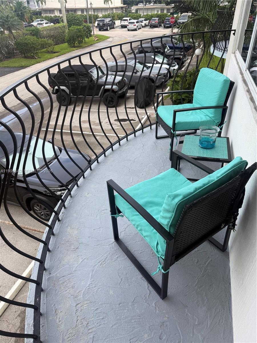 3250 NE 28th St # 212