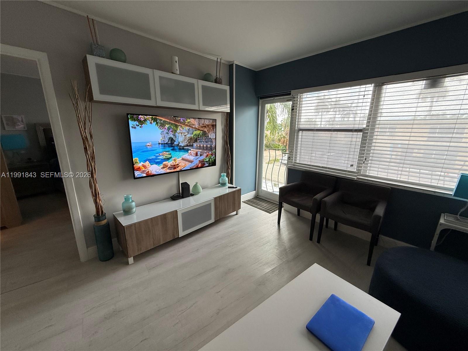 3250 NE 28th St # 212