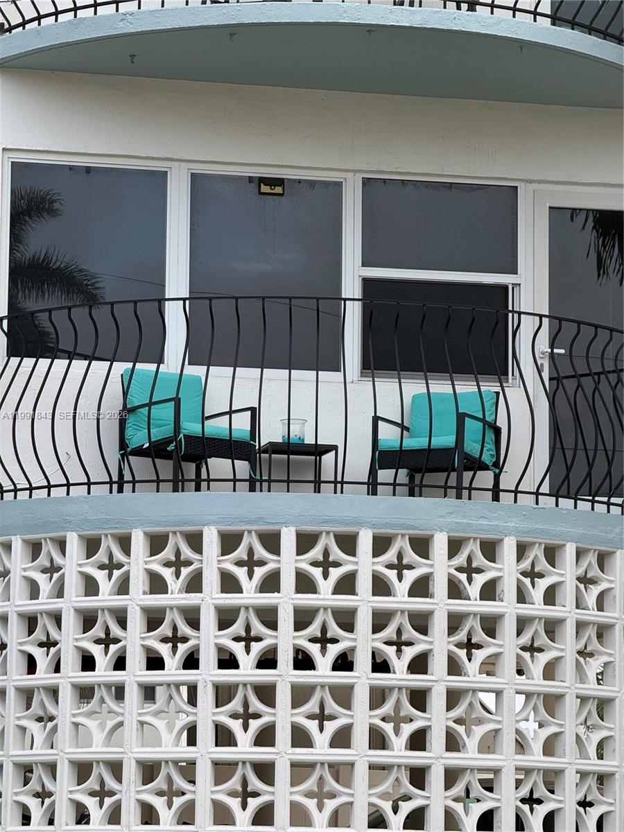 3250 NE 28th St # 212