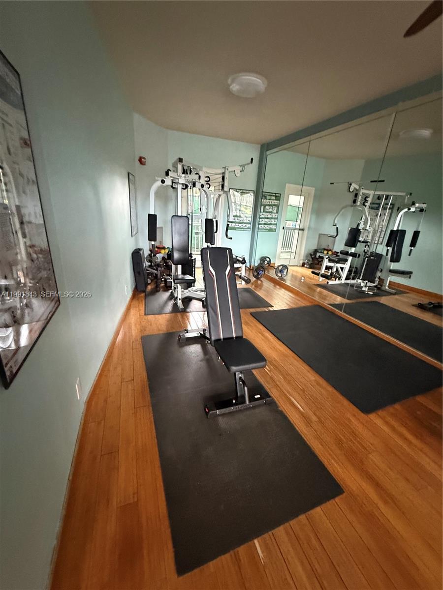 3250 NE 28th St # 212