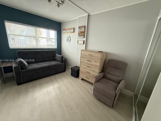 3250 NE 28th St # 212