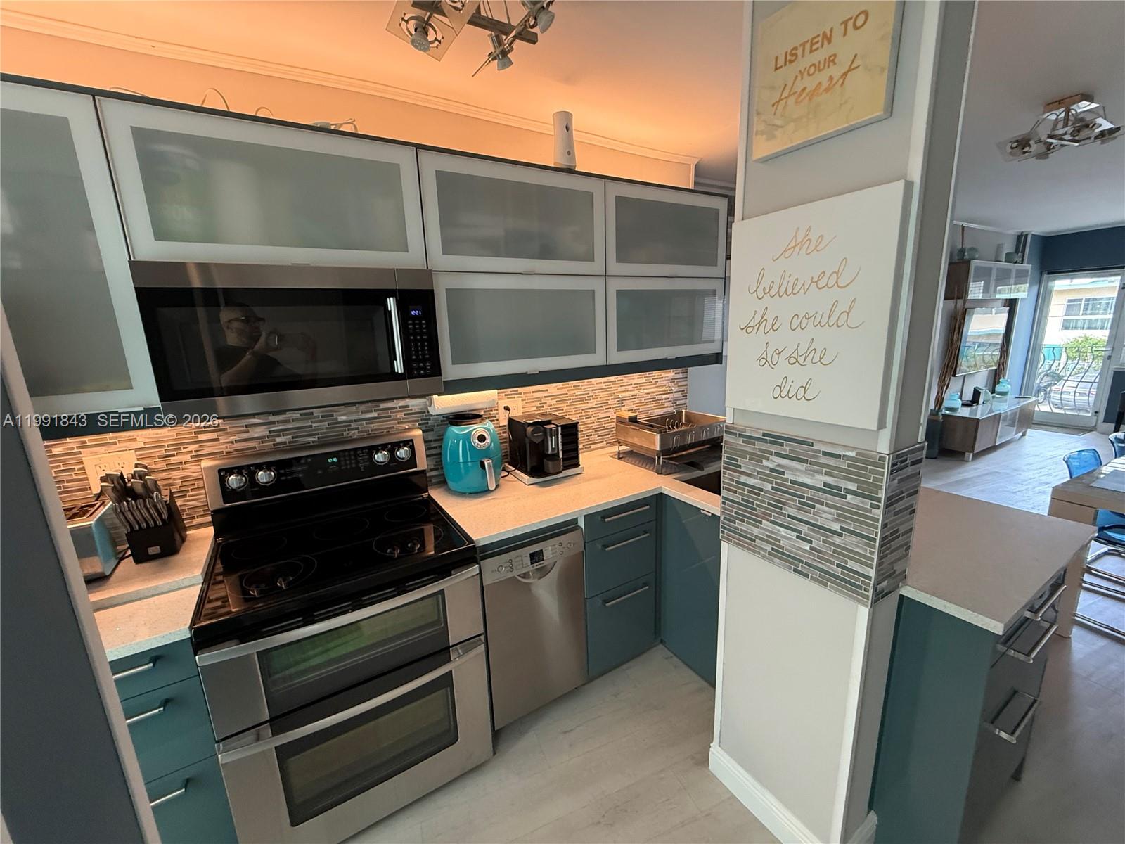 3250 NE 28th St # 212