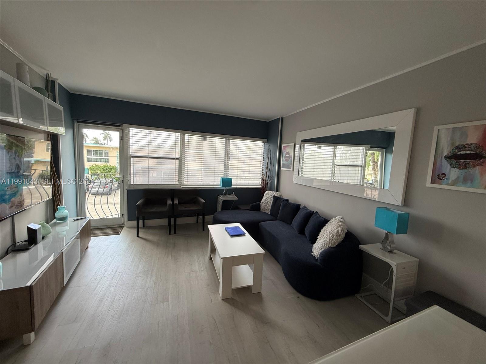 3250 NE 28th St # 212