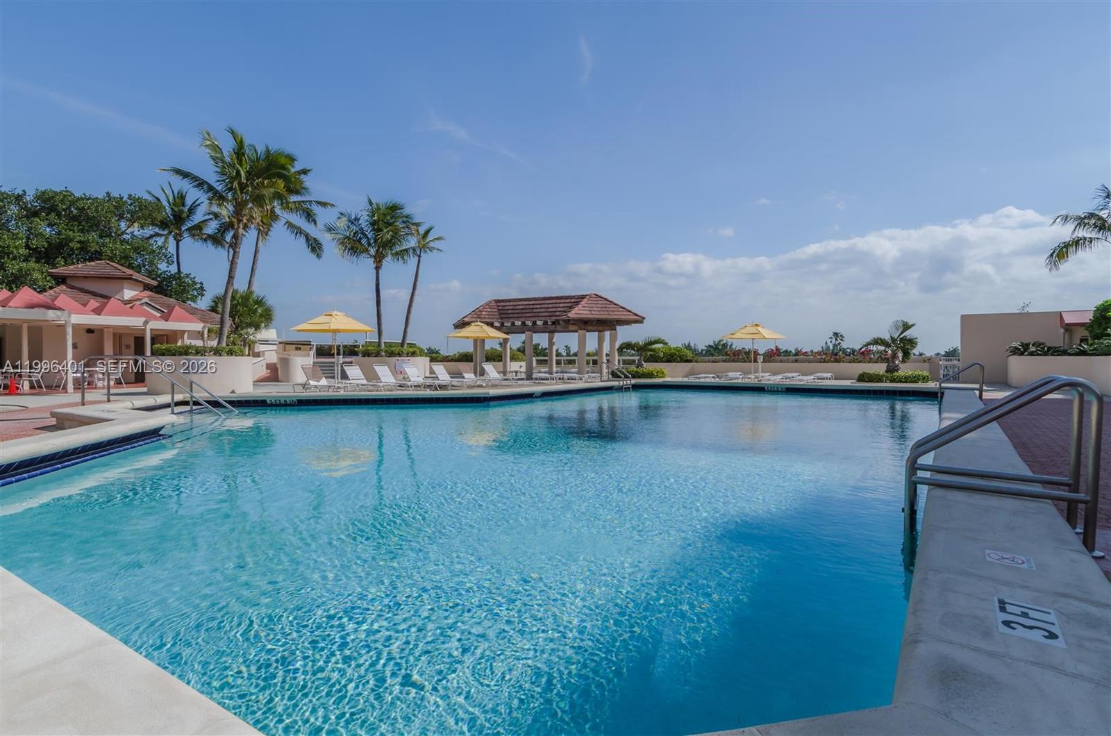 20185 E Country Club Dr # 204