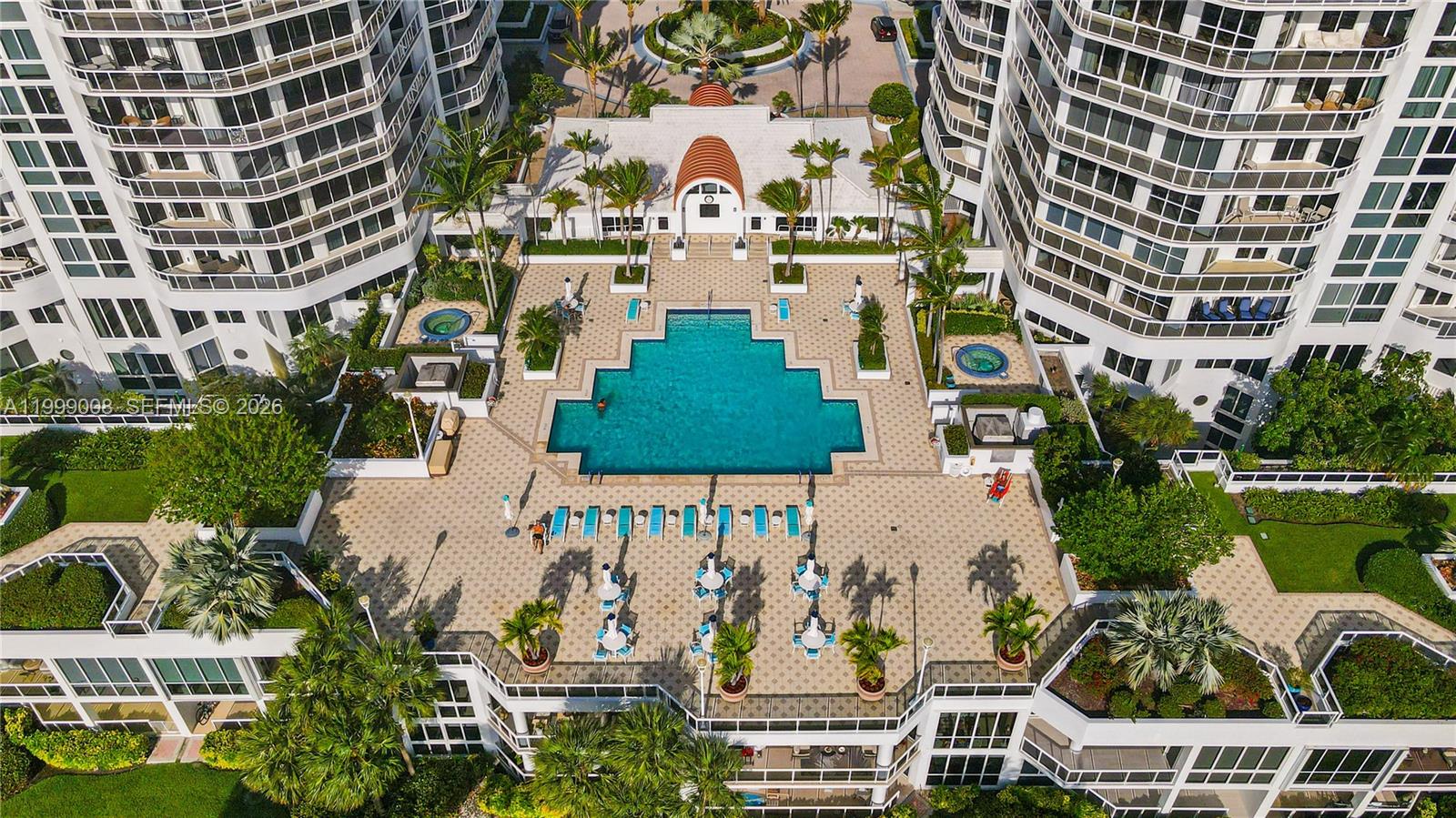 3802 NE 207th St # 2704