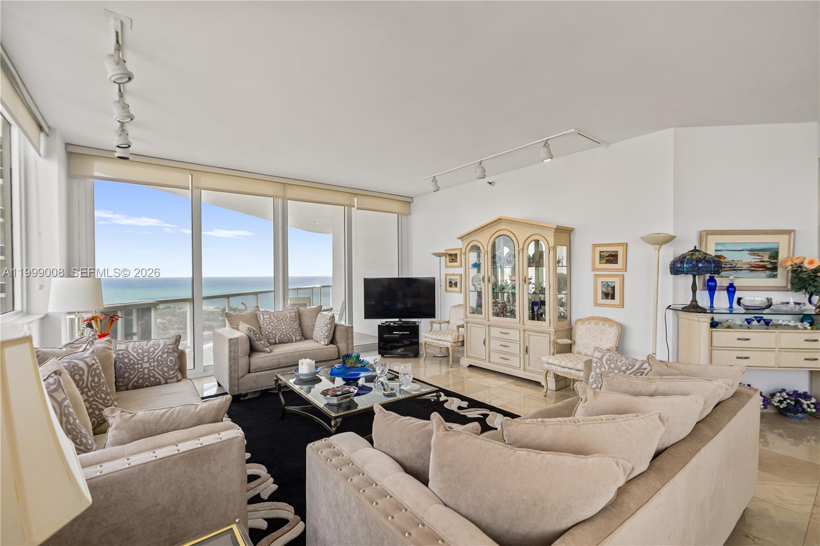 3802 NE 207th St # 2704