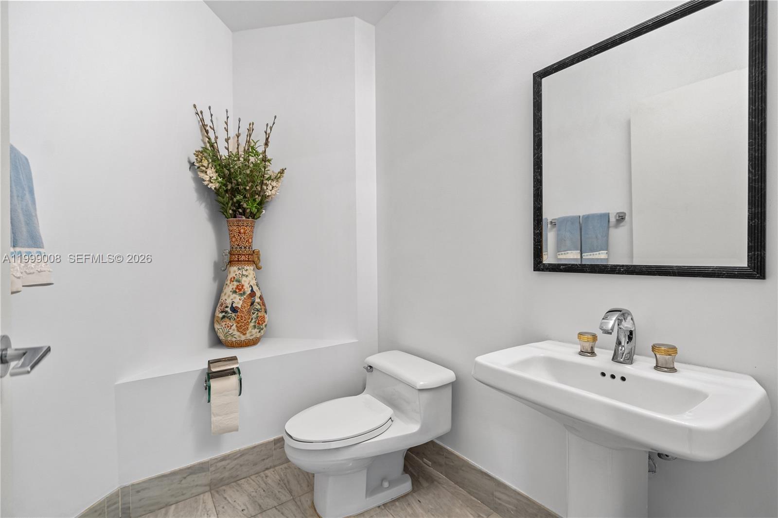 3802 NE 207th St # 2704