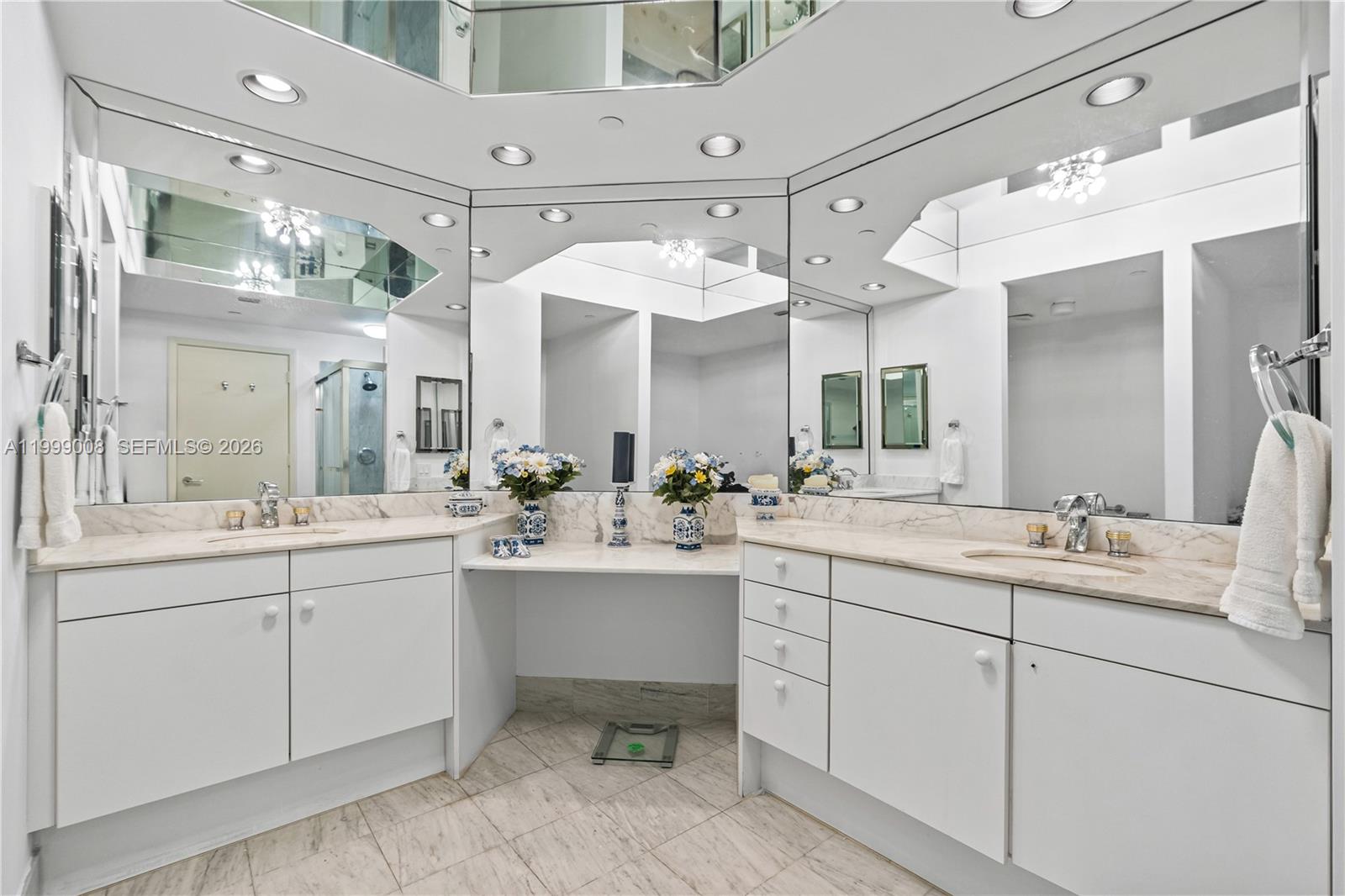 3802 NE 207th St # 2704