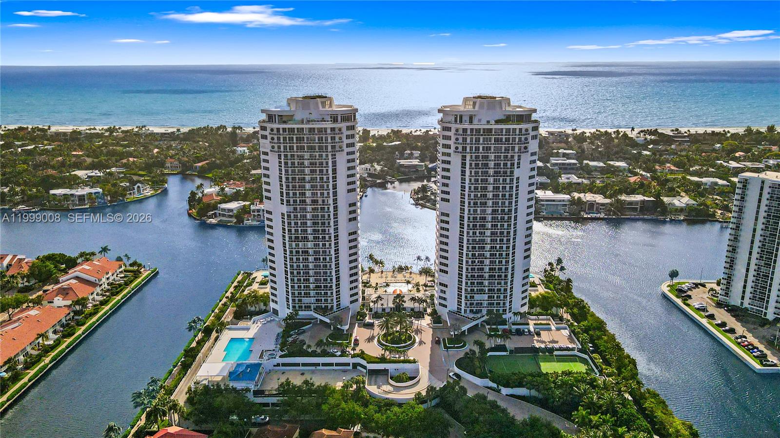 3802 NE 207th St # 2704