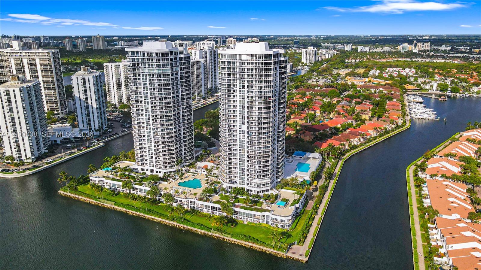 3802 NE 207th St # 2704