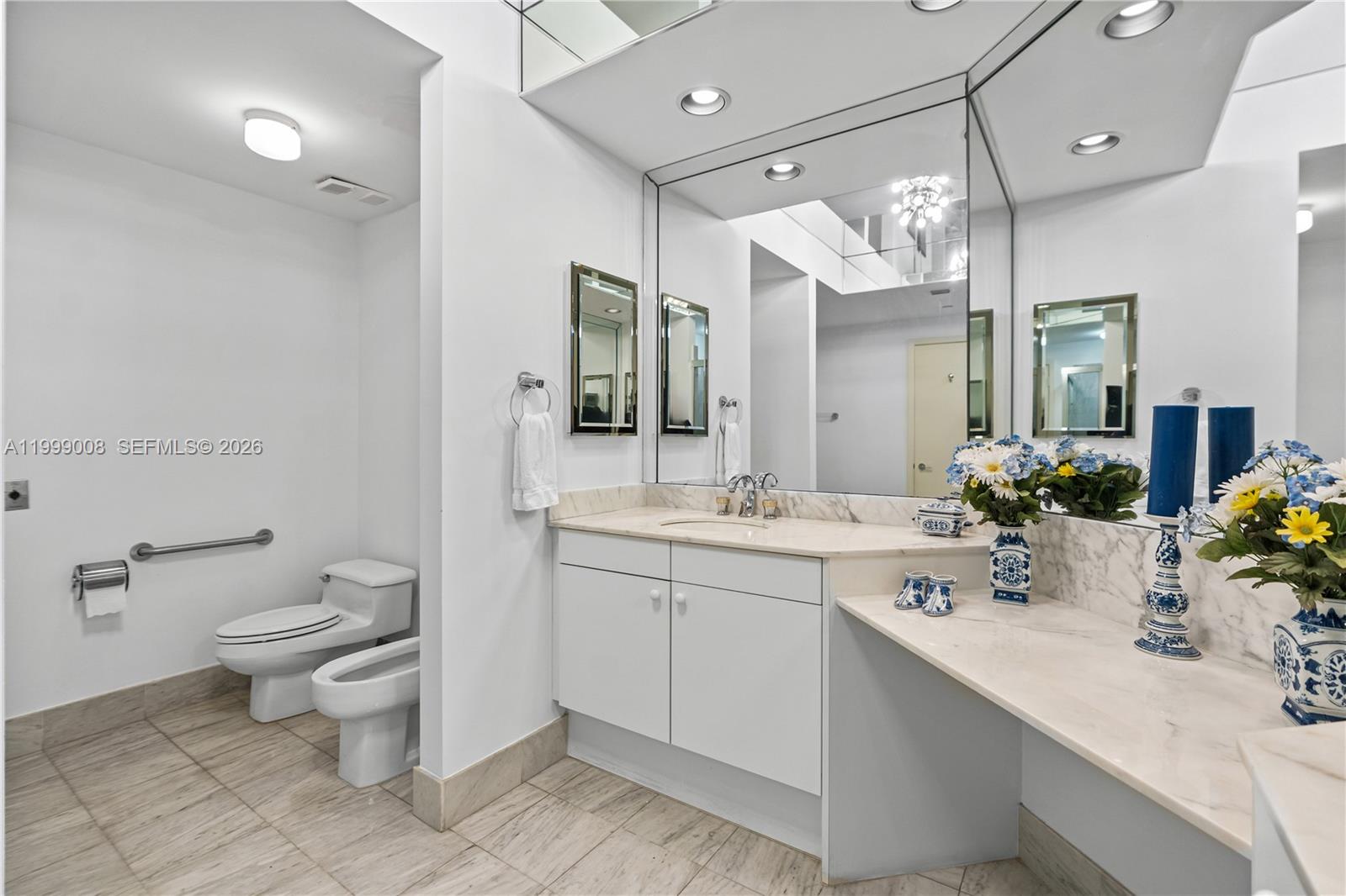 3802 NE 207th St # 2704