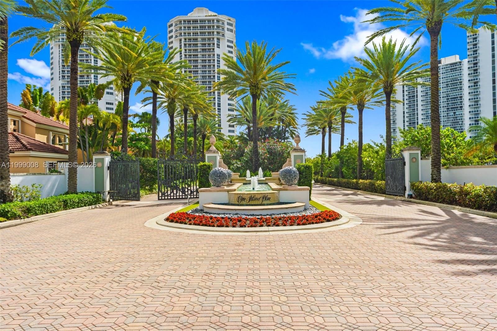 3802 NE 207th St # 2704