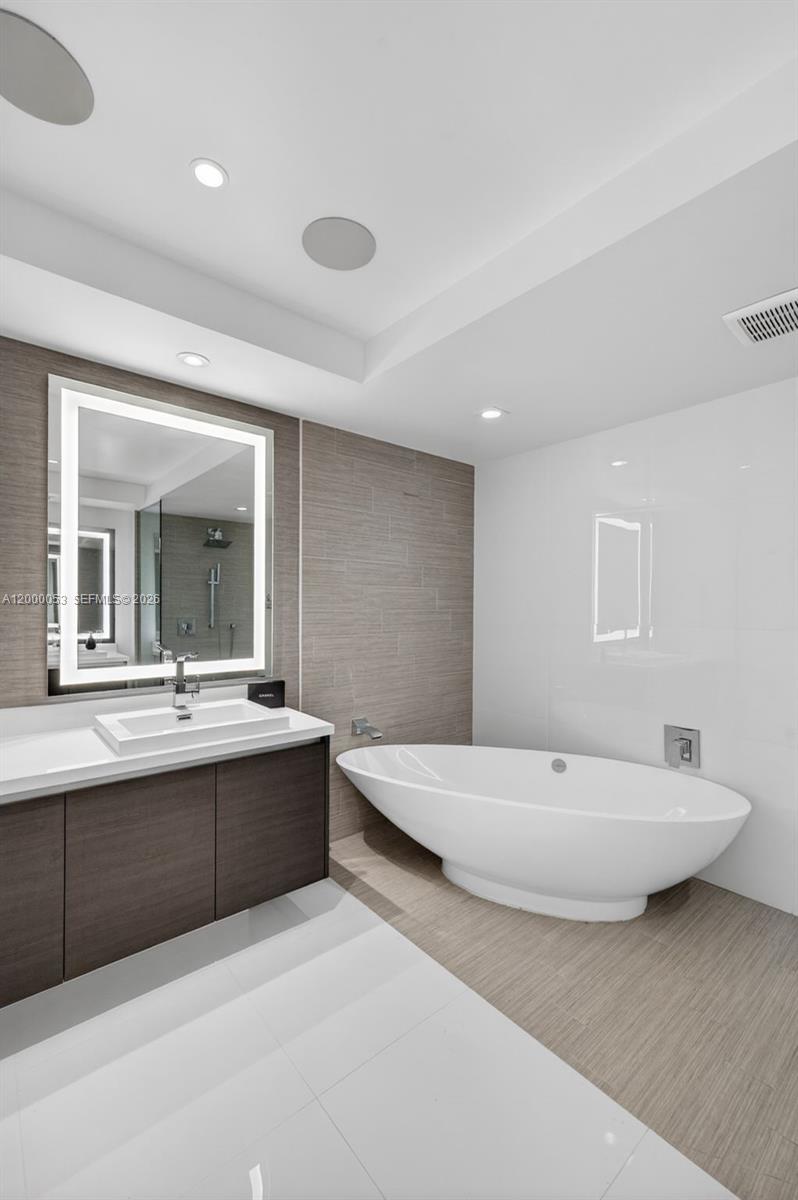 300 Sunny Isles Blvd # 807 Unit: 4-807