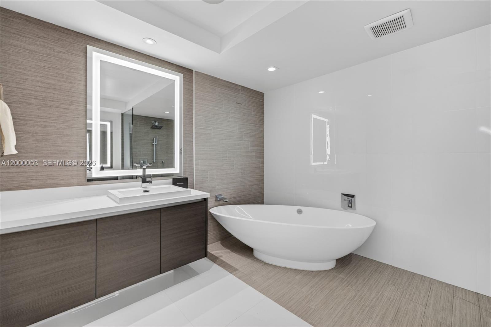 300 Sunny Isles Blvd # 807 Unit: 4-807