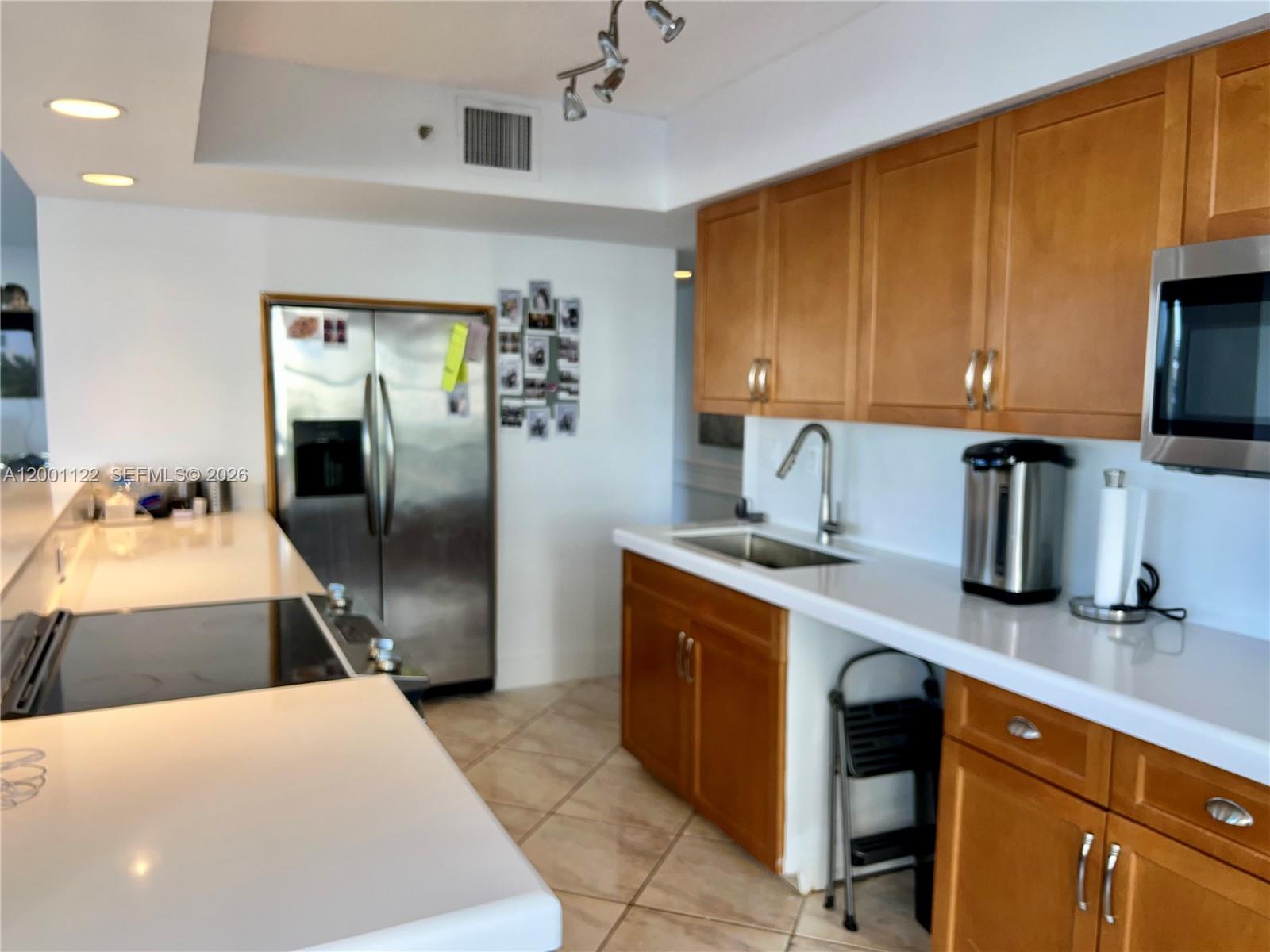 3600 Mystic Pointe Dr # 513
