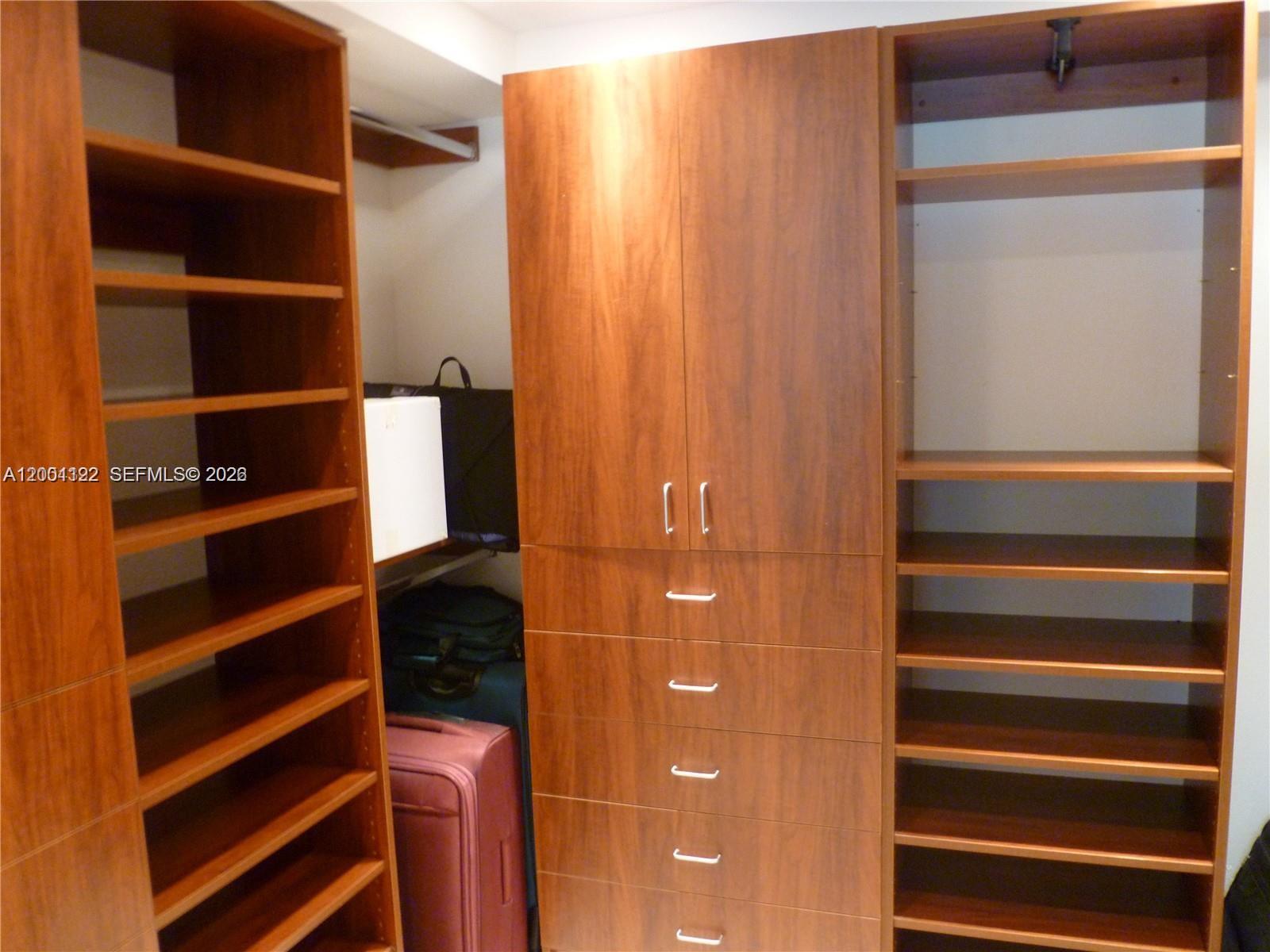 3600 Mystic Pointe Dr # 513