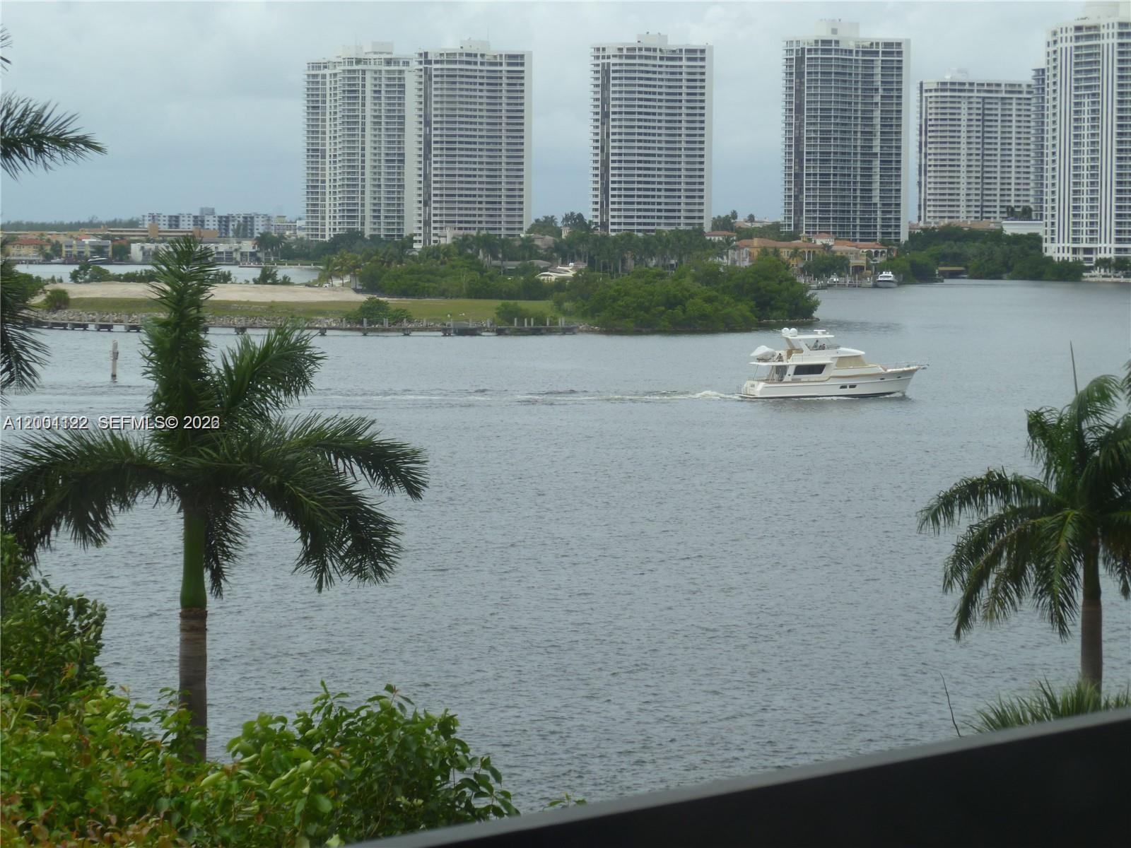 3600 Mystic Pointe Dr # 513