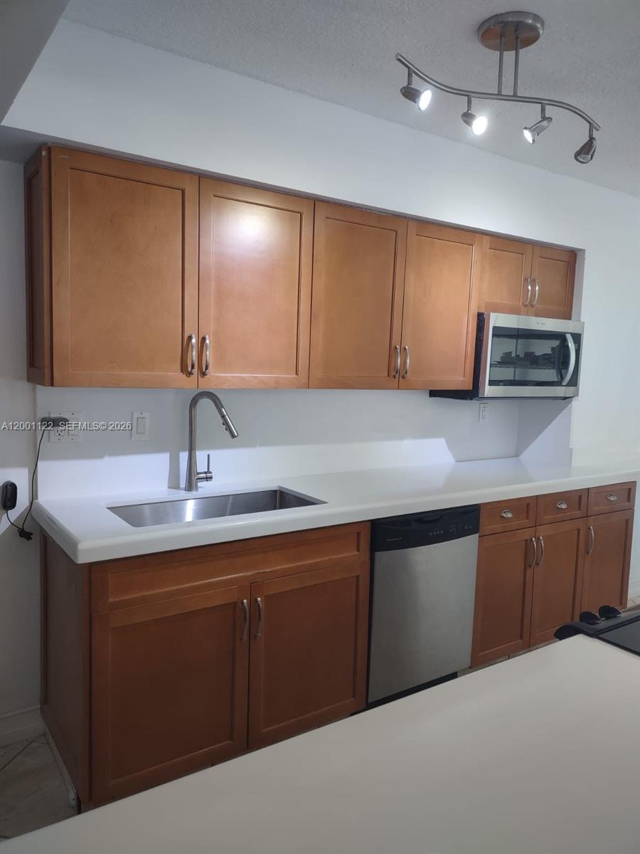 3600 Mystic Pointe Dr # 513