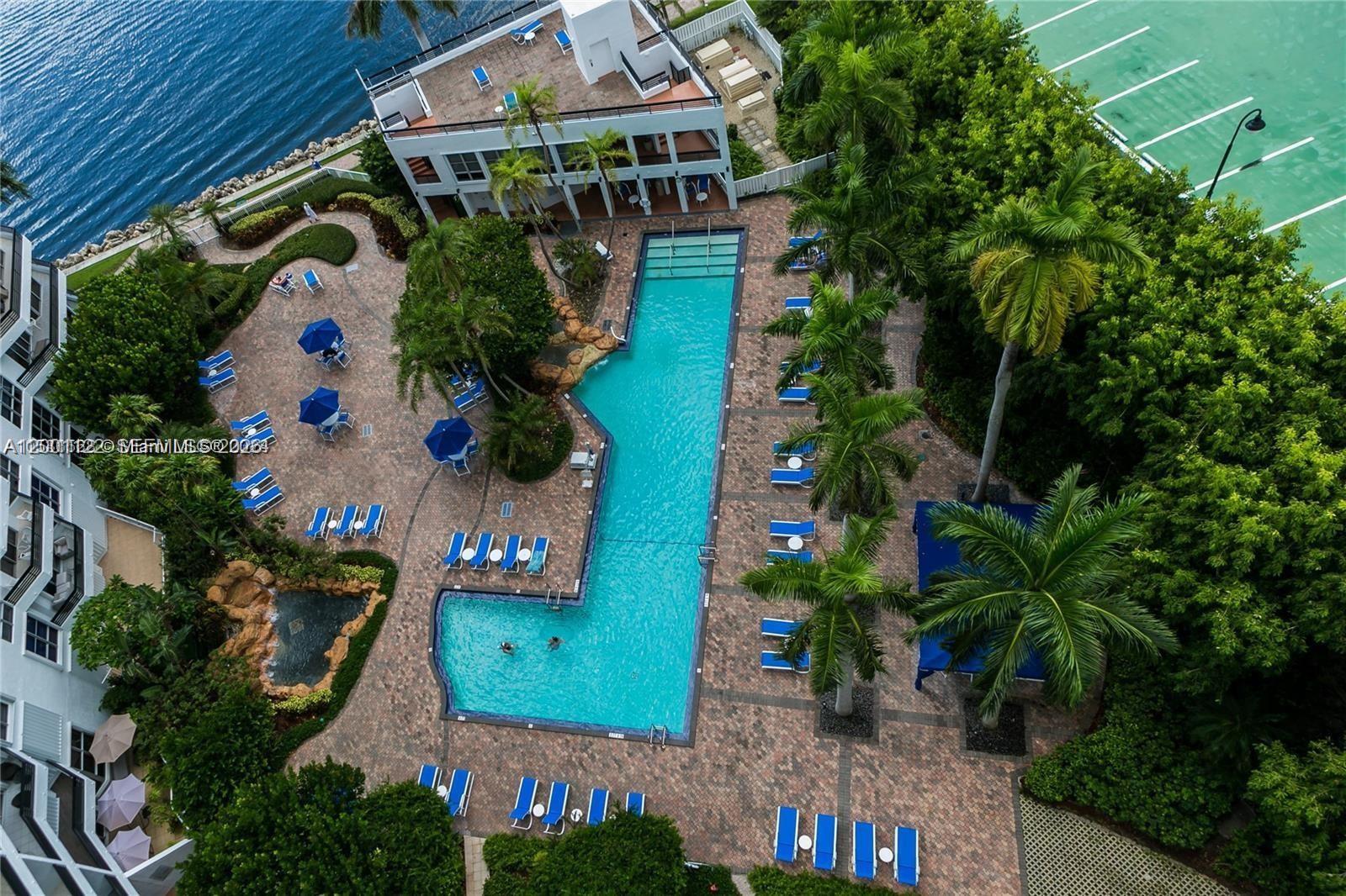 3600 Mystic Pointe Dr # 513