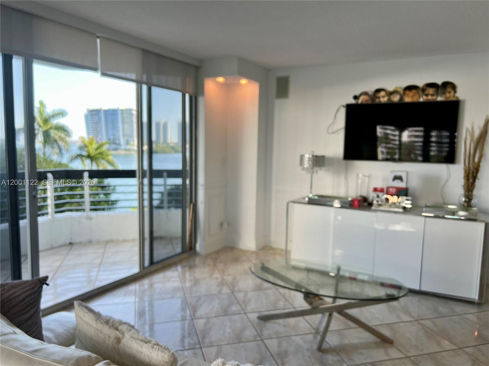 3600 Mystic Pointe Dr # 513