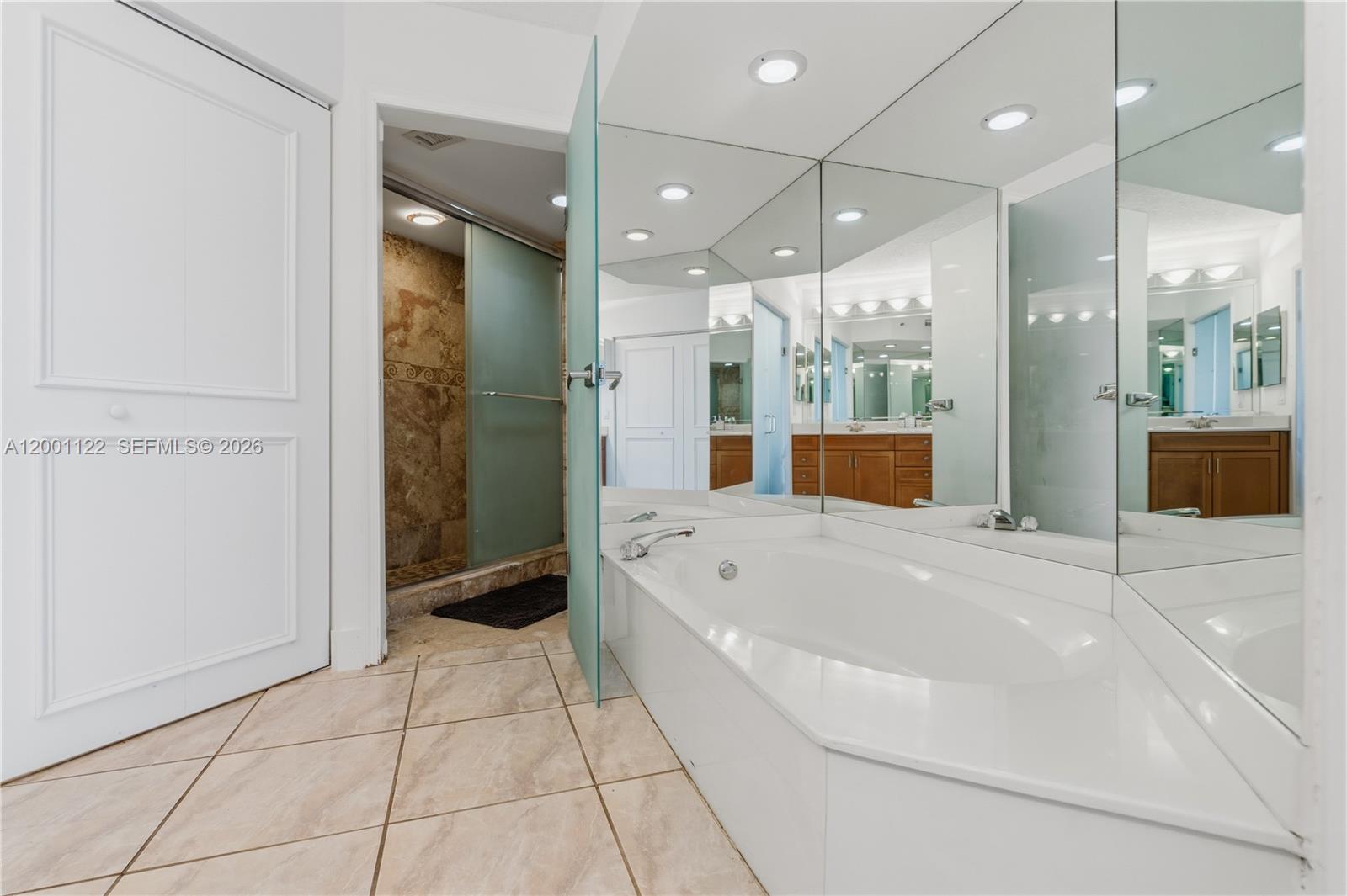 3600 Mystic Pointe Dr # 513