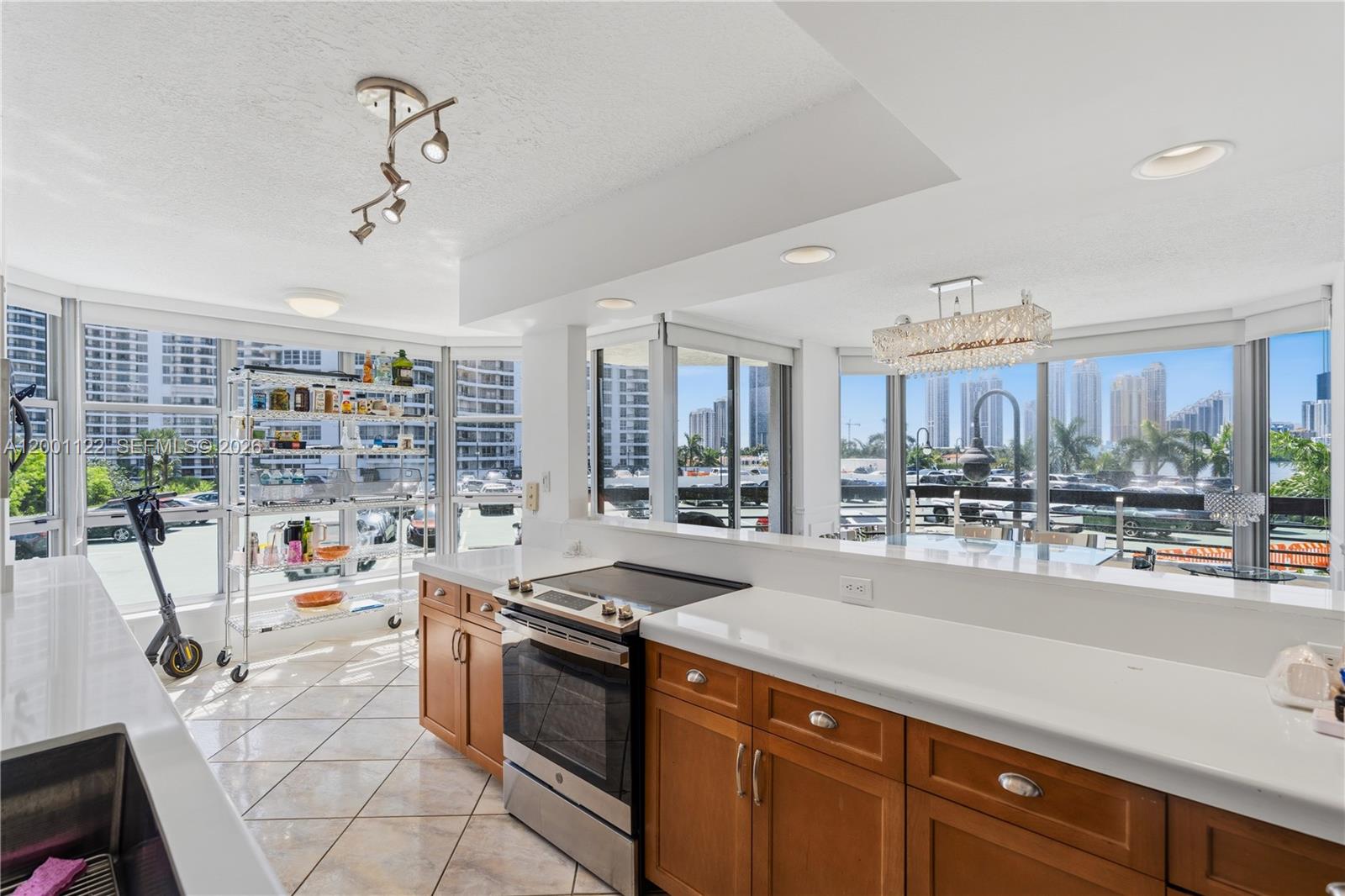 3600 Mystic Pointe Dr # 513
