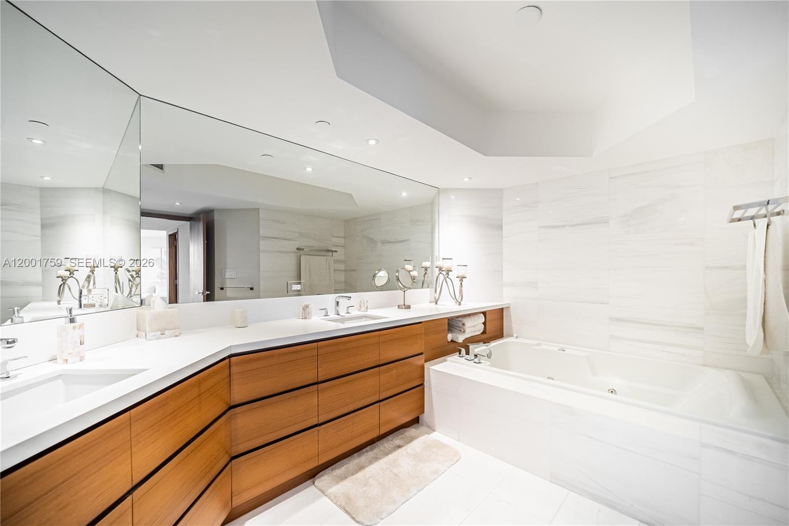 16485 Collins Ave # 536