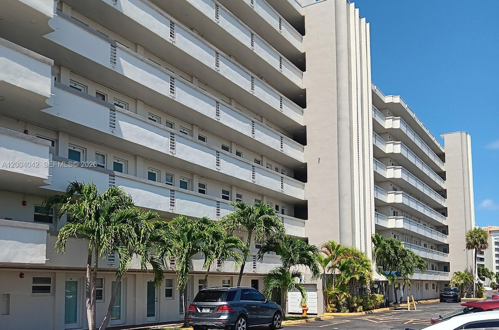 1075 NE Miami Gardens Dr Unit: 306