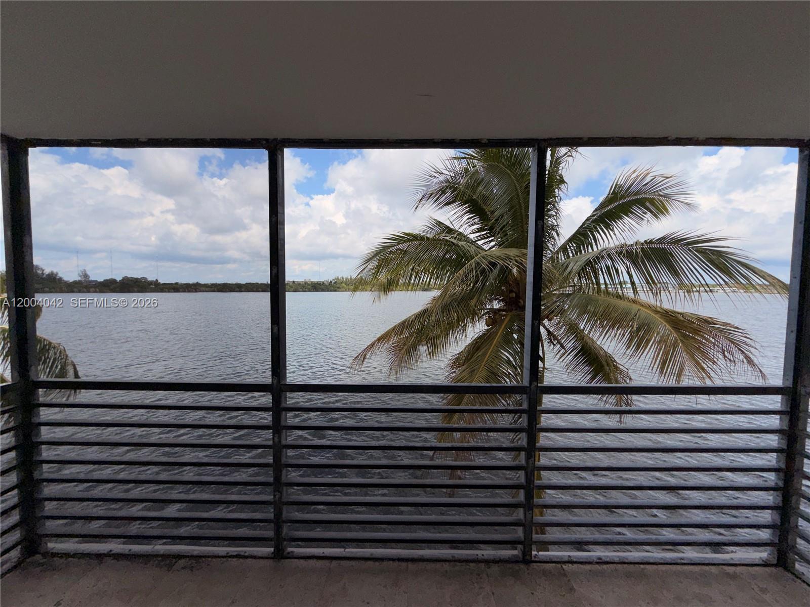 1075 NE Miami Gardens Dr Unit: 306
