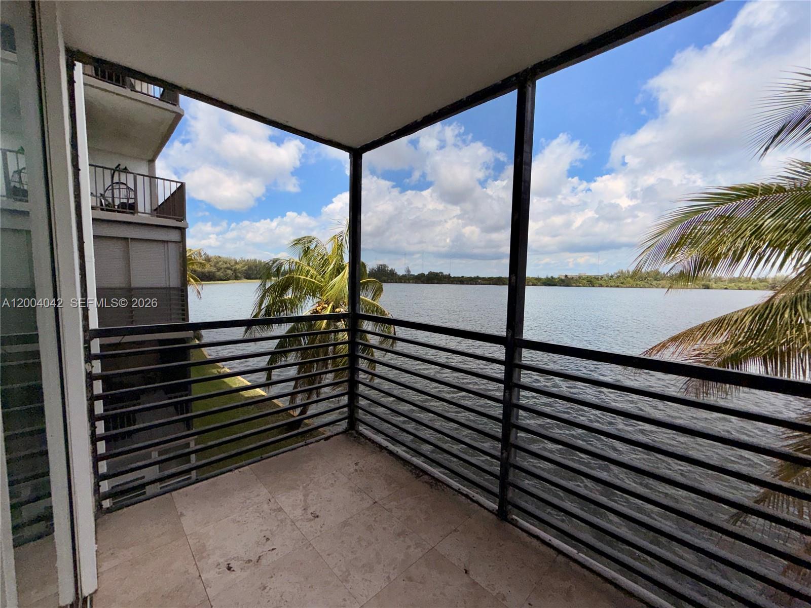 1075 NE Miami Gardens Dr Unit: 306