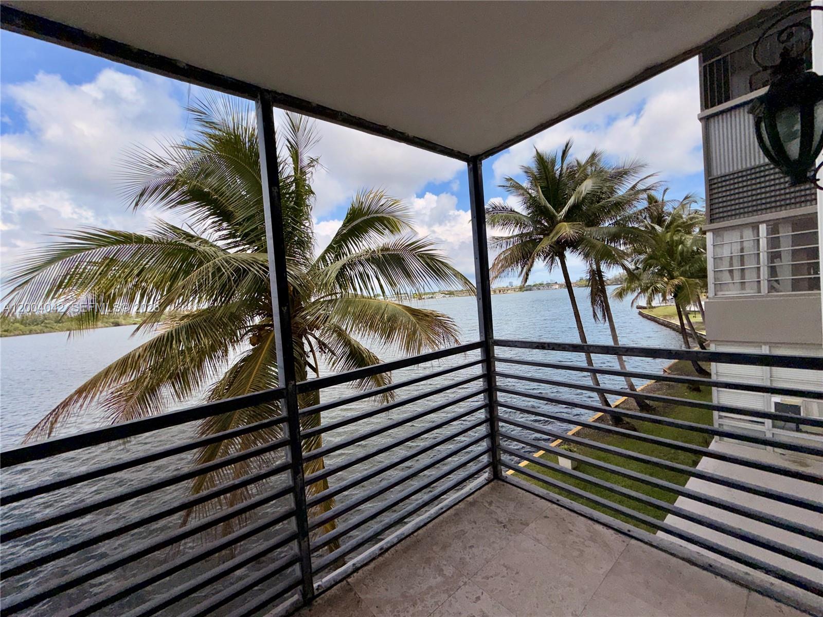 1075 NE Miami Gardens Dr Unit: 306
