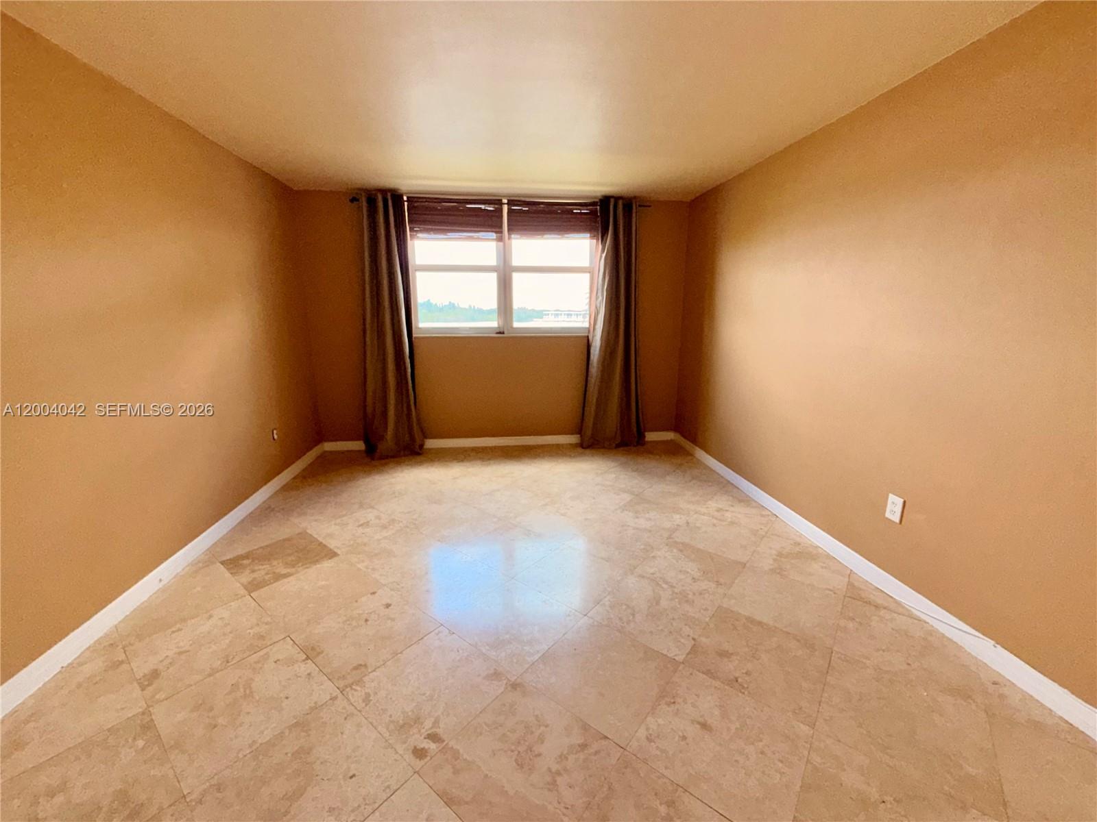 1075 NE Miami Gardens Dr Unit: 306
