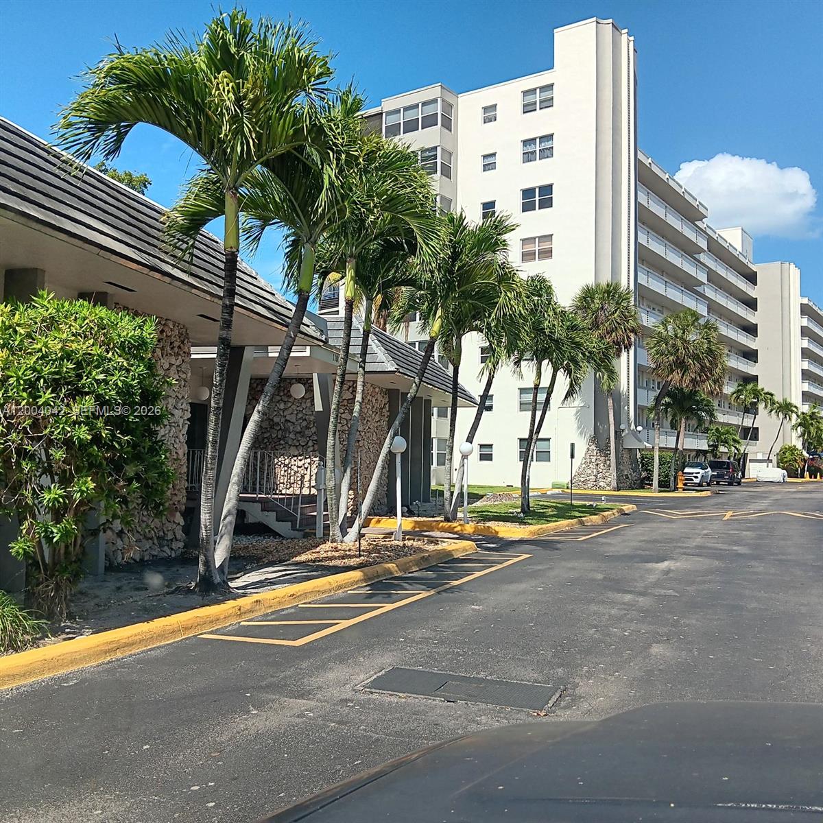 1075 NE Miami Gardens Dr Unit: 306