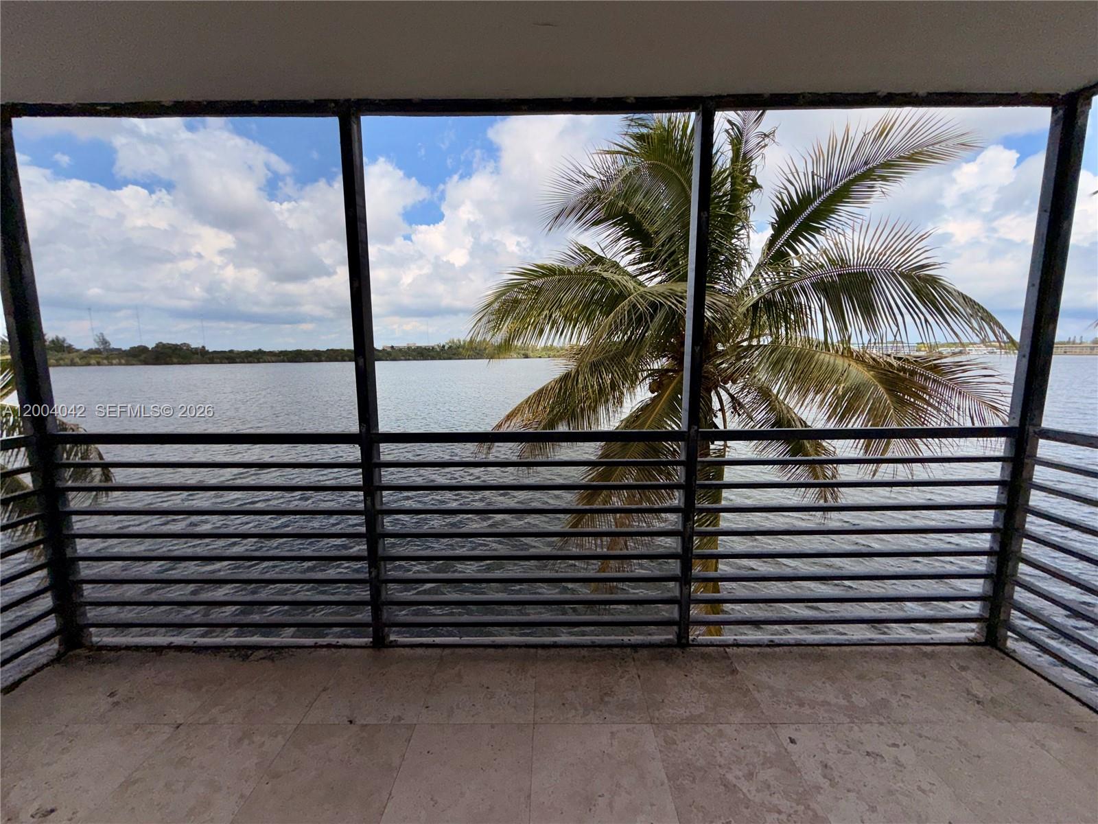 1075 NE Miami Gardens Dr Unit: 306
