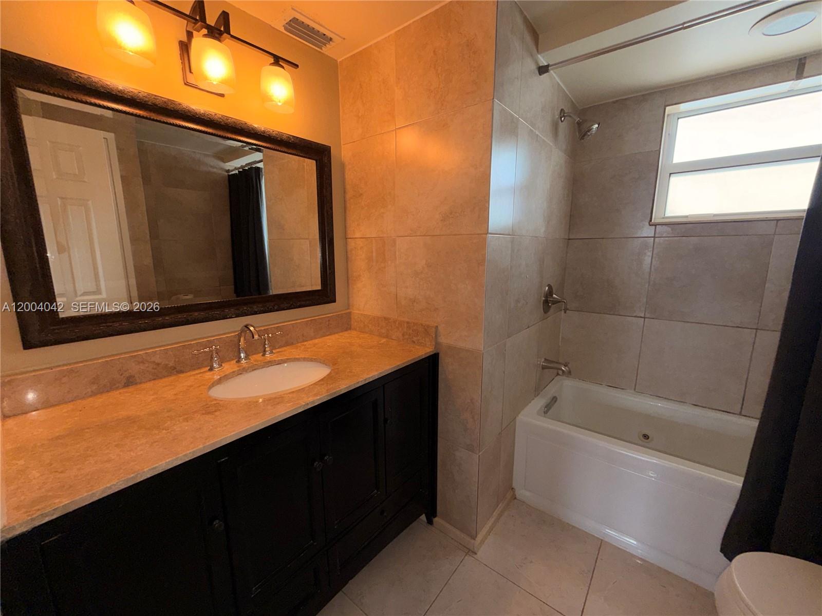 1075 NE Miami Gardens Dr Unit: 306