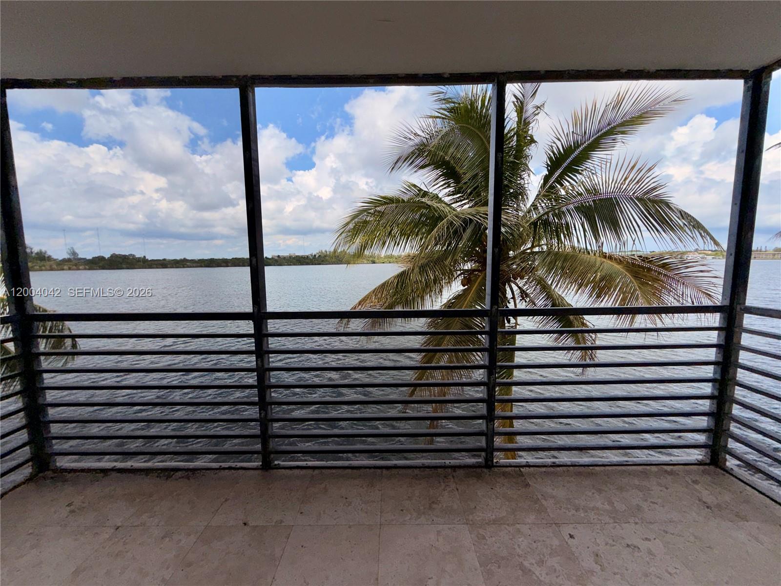 1075 NE Miami Gardens Dr Unit: 306