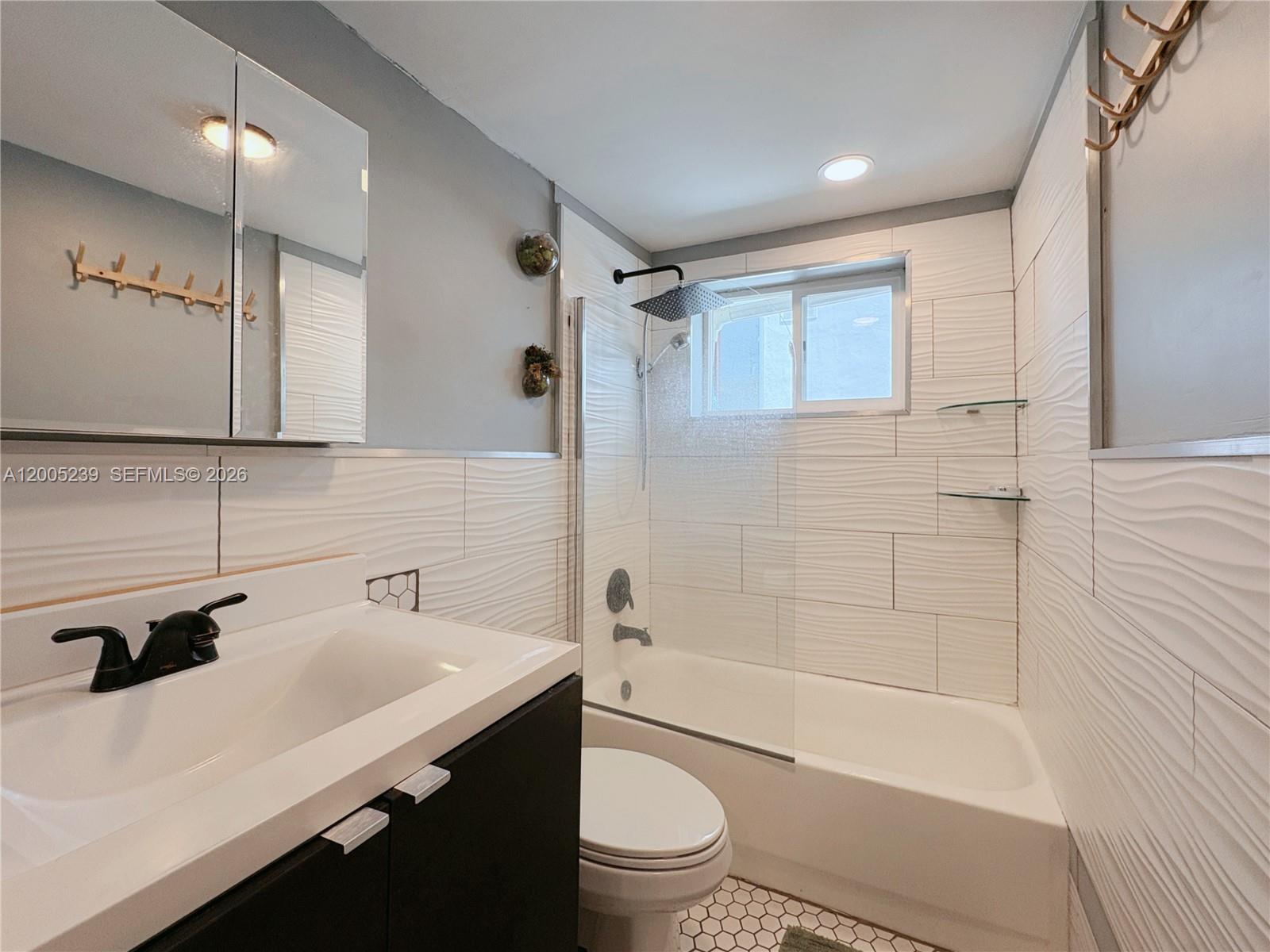 944 Meridian Ave # 11