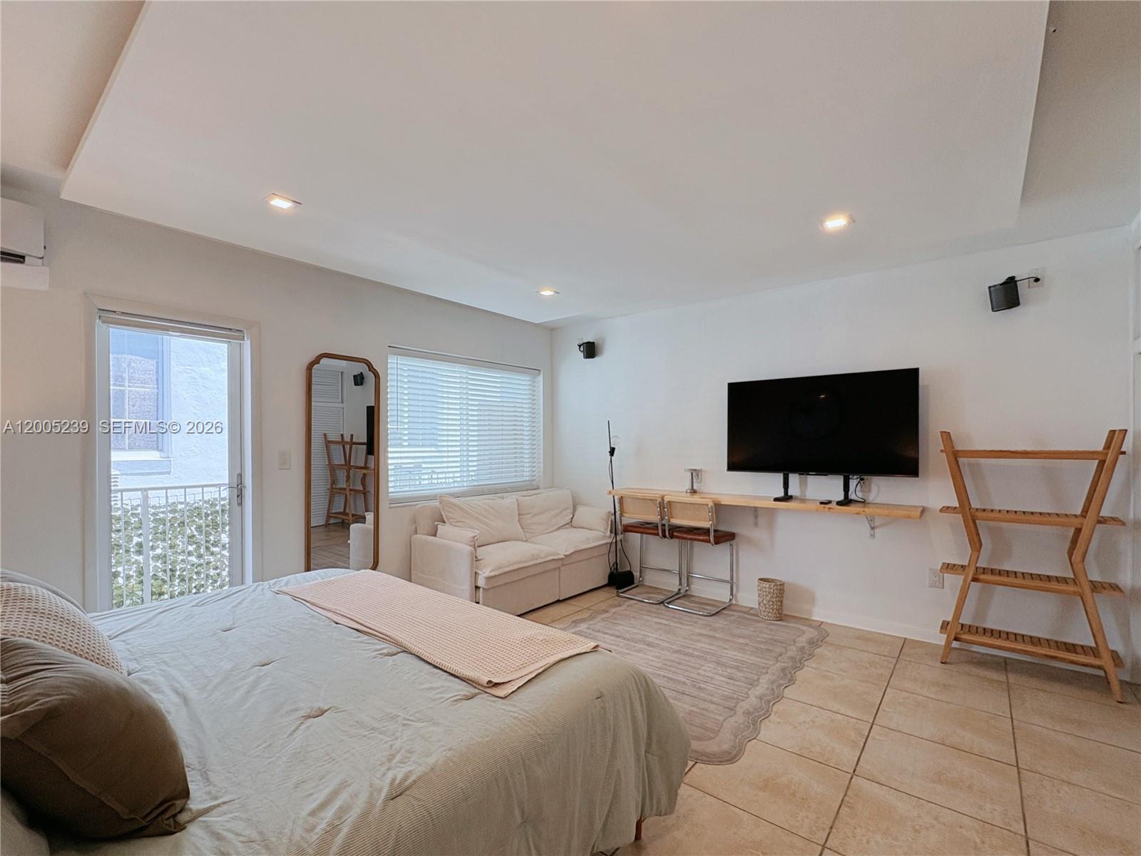 944 Meridian Ave # 11