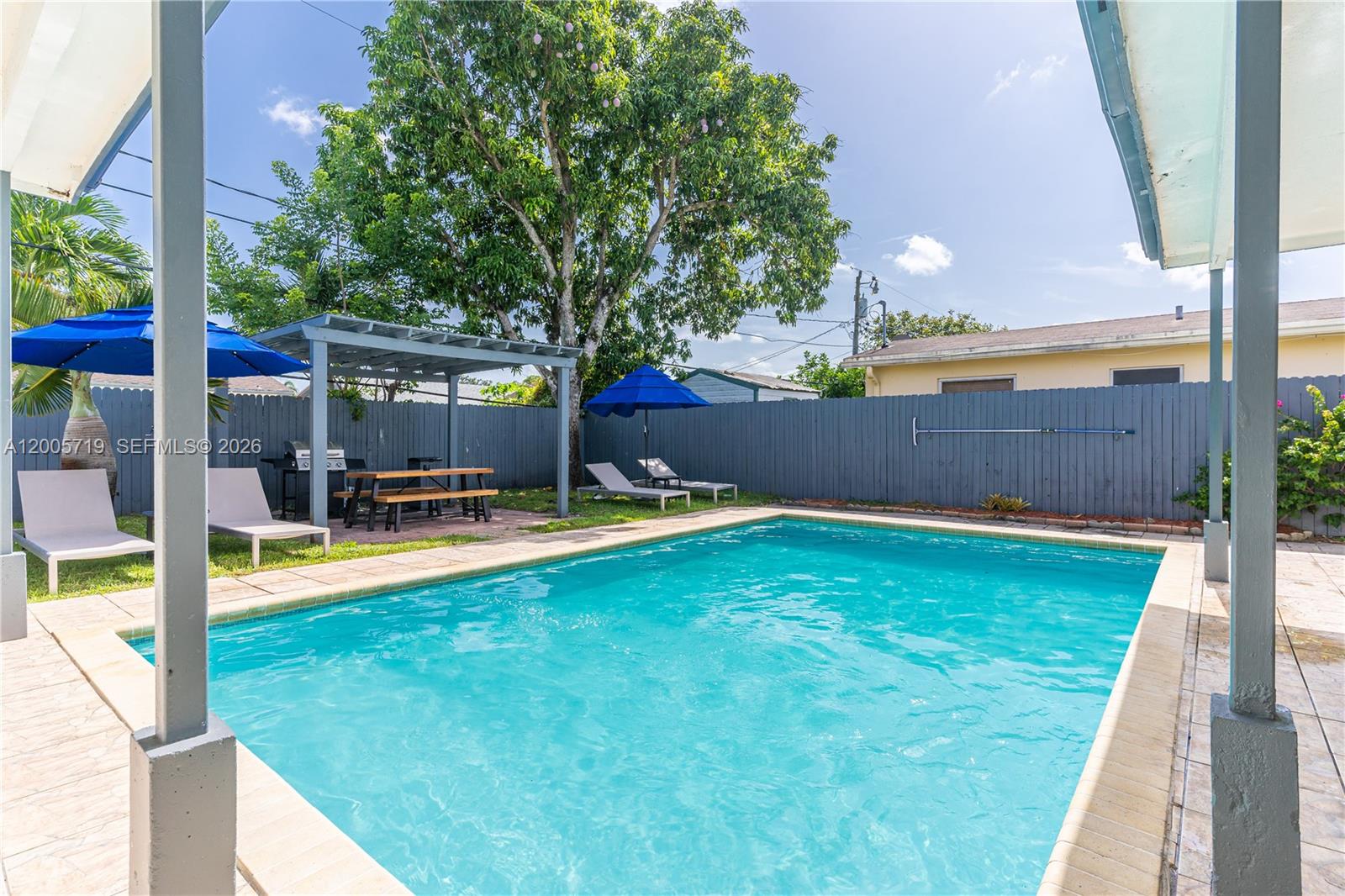 6452 Custer