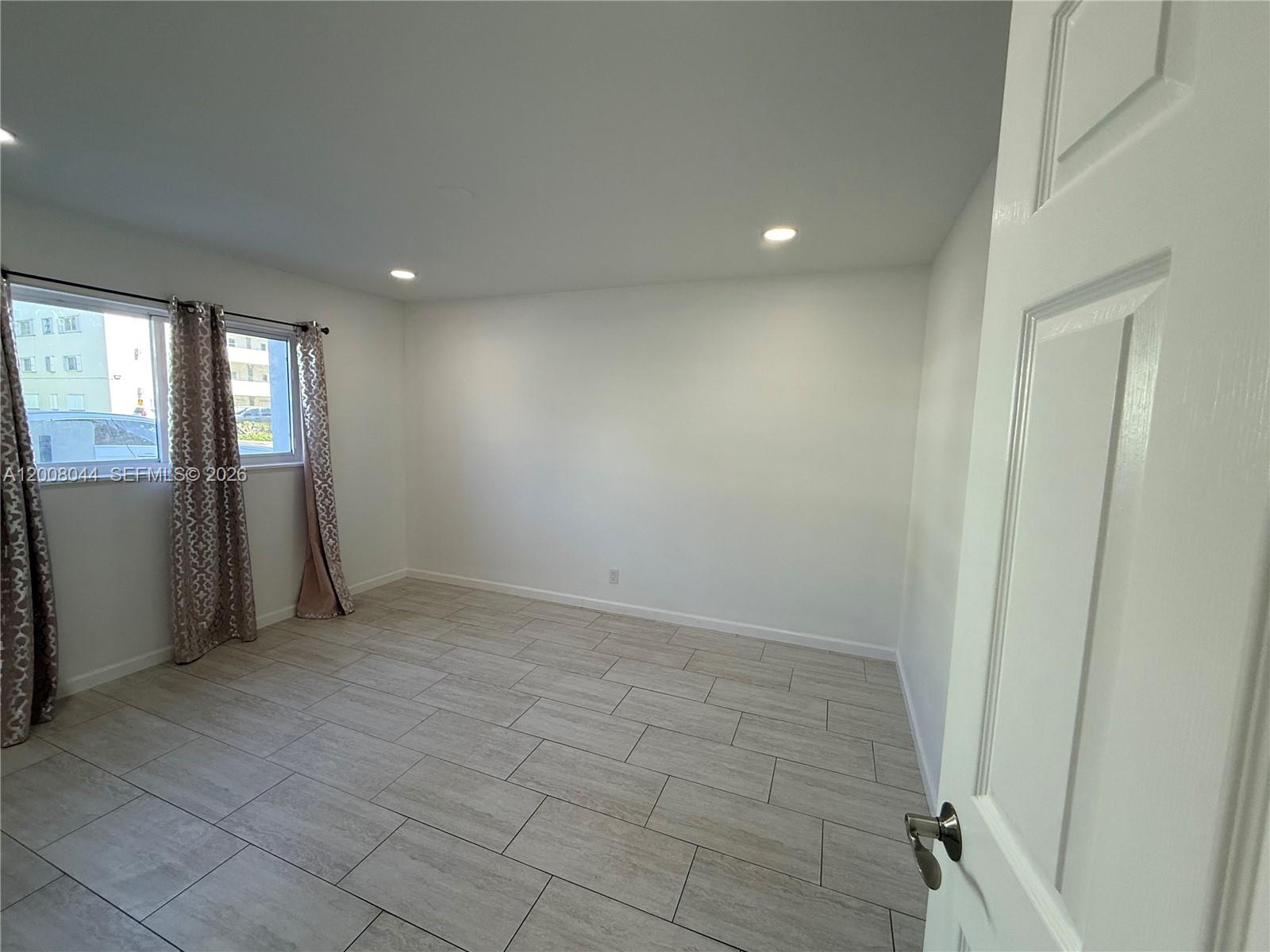 609 NE 14th Ave # 108