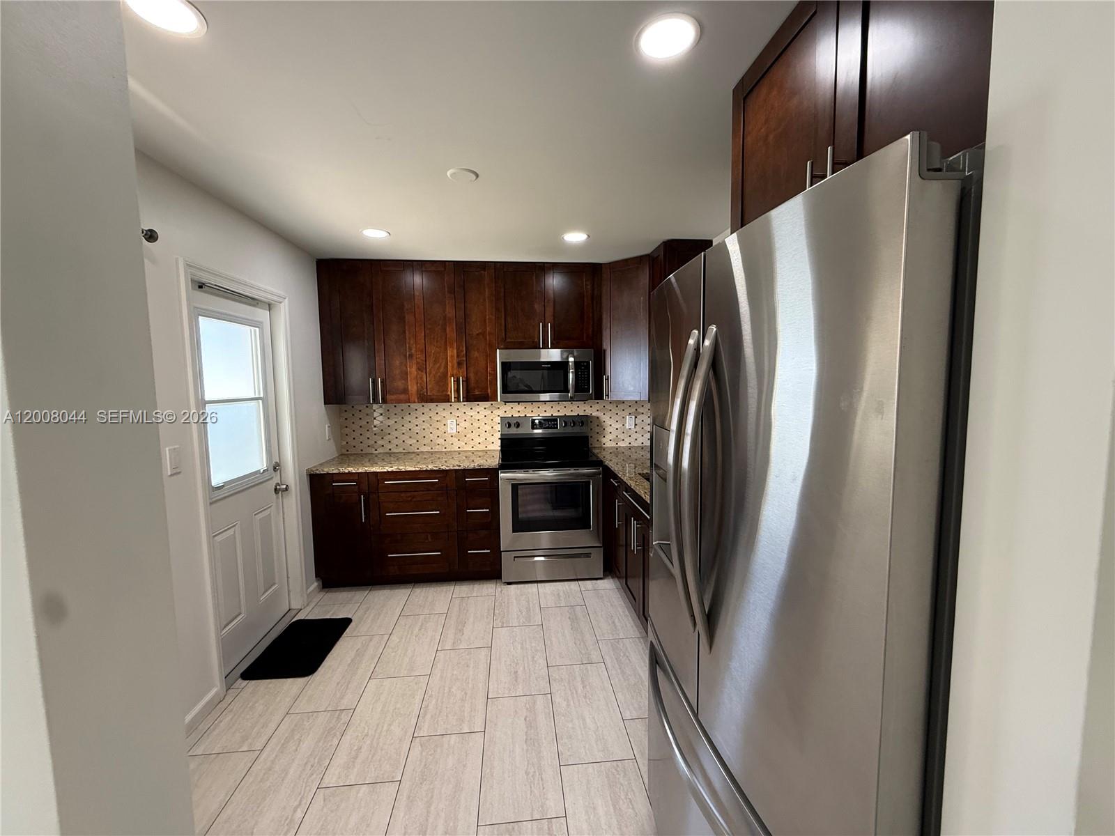 609 NE 14th Ave # 108