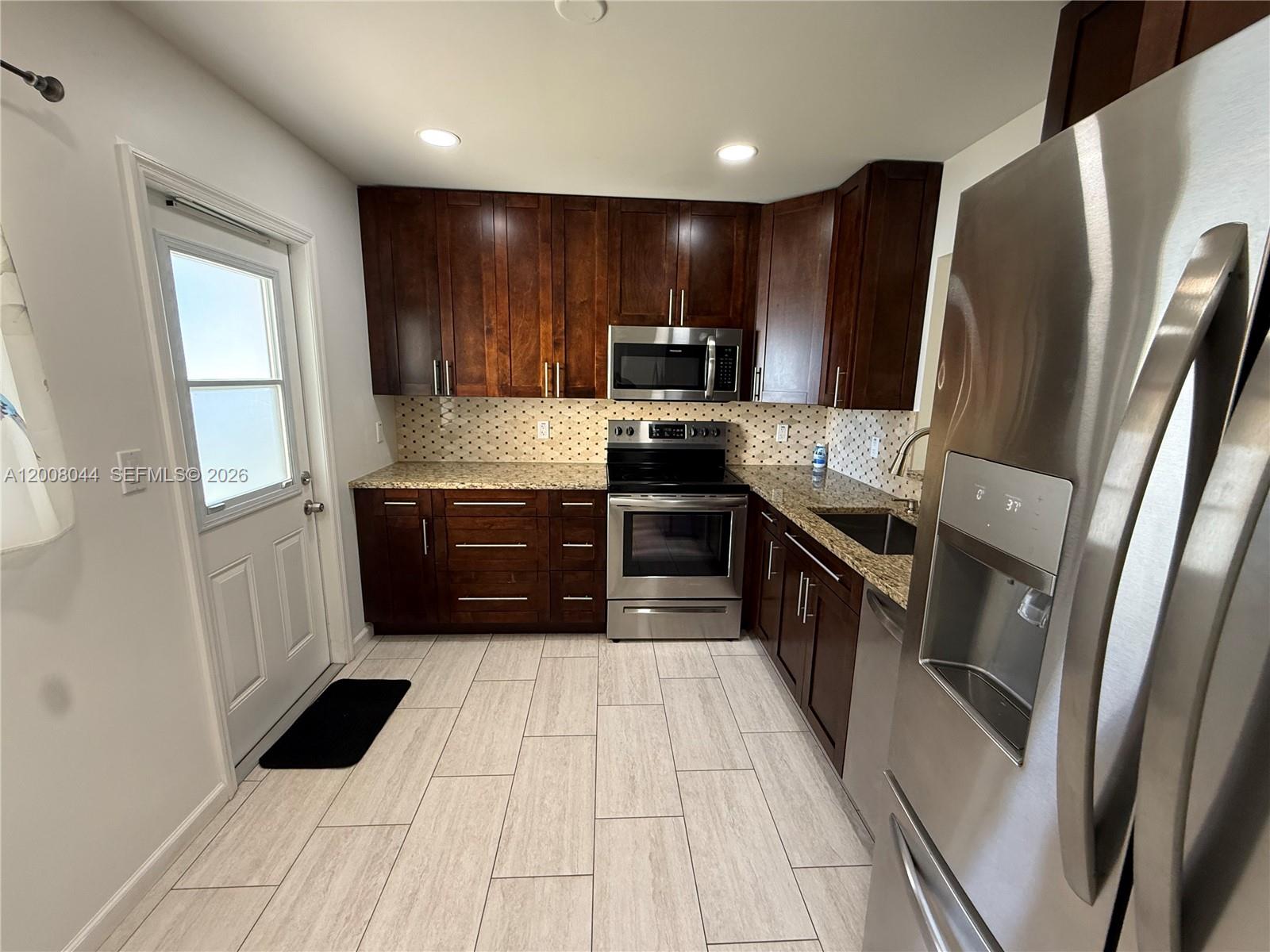 609 NE 14th Ave # 108