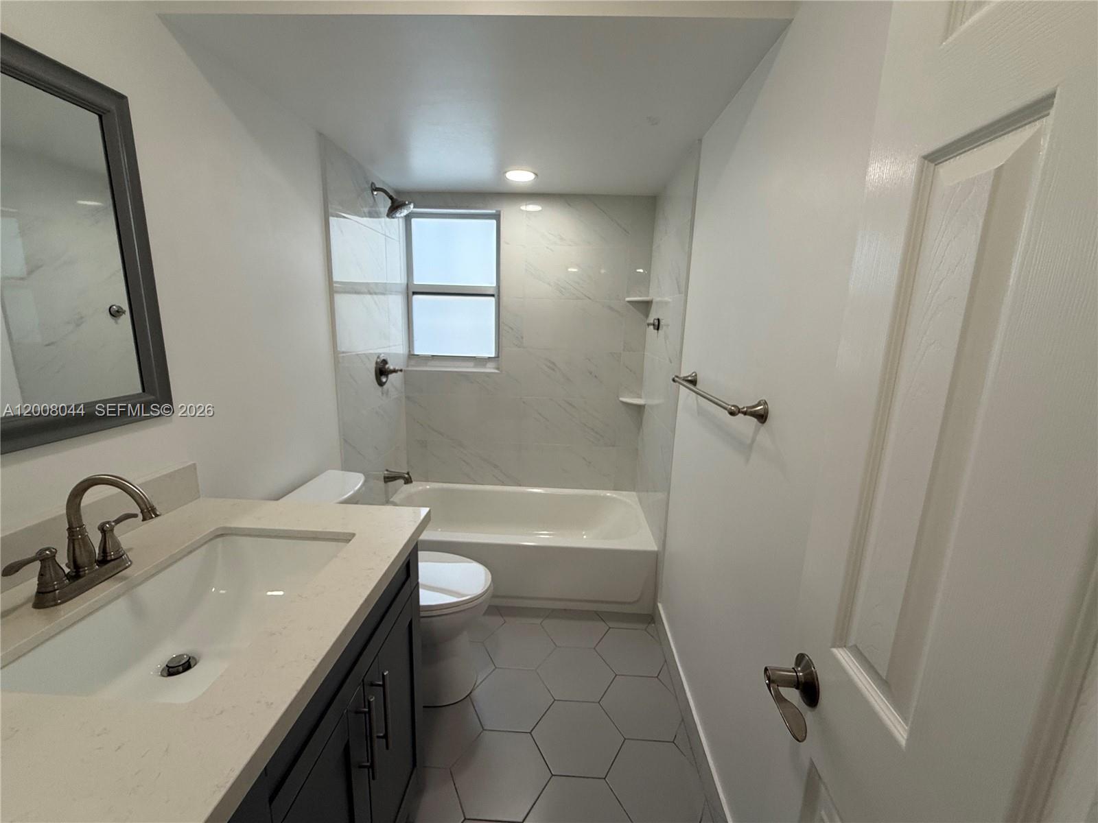 609 NE 14th Ave # 108